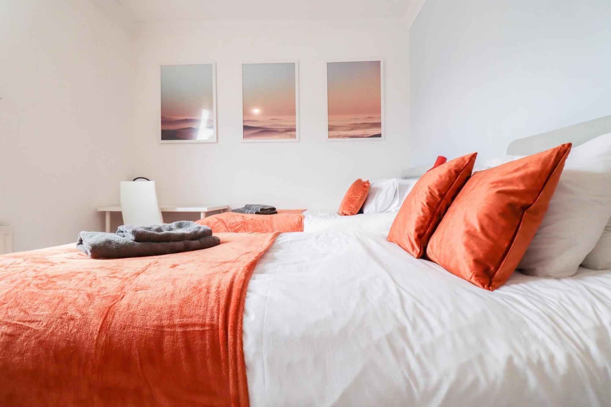 Apartment Recently Redecorated 4-bedroom With Free Wifi