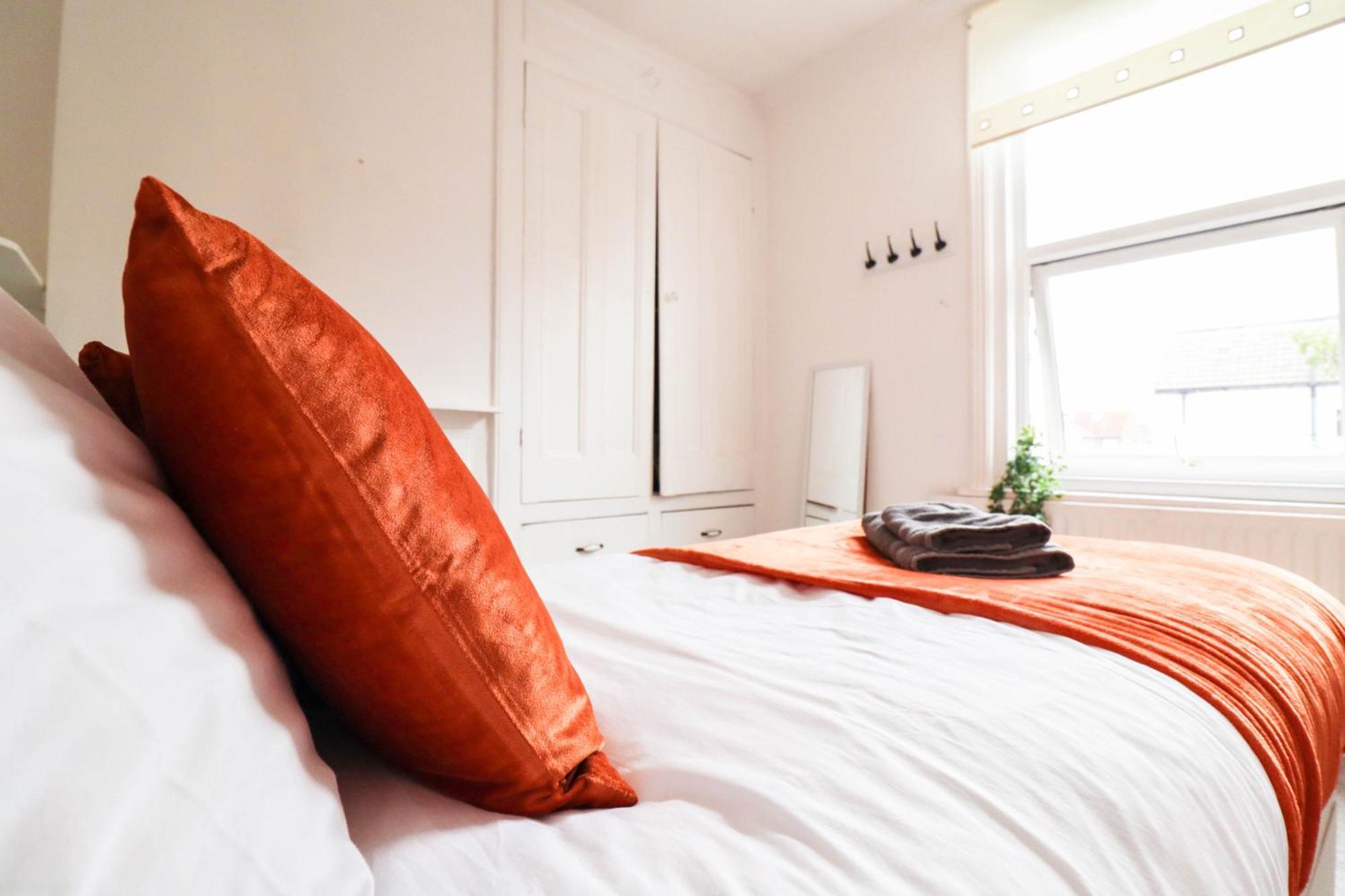 Recently Redecorated 4-bedroom With Free Wifi Portsmouth
