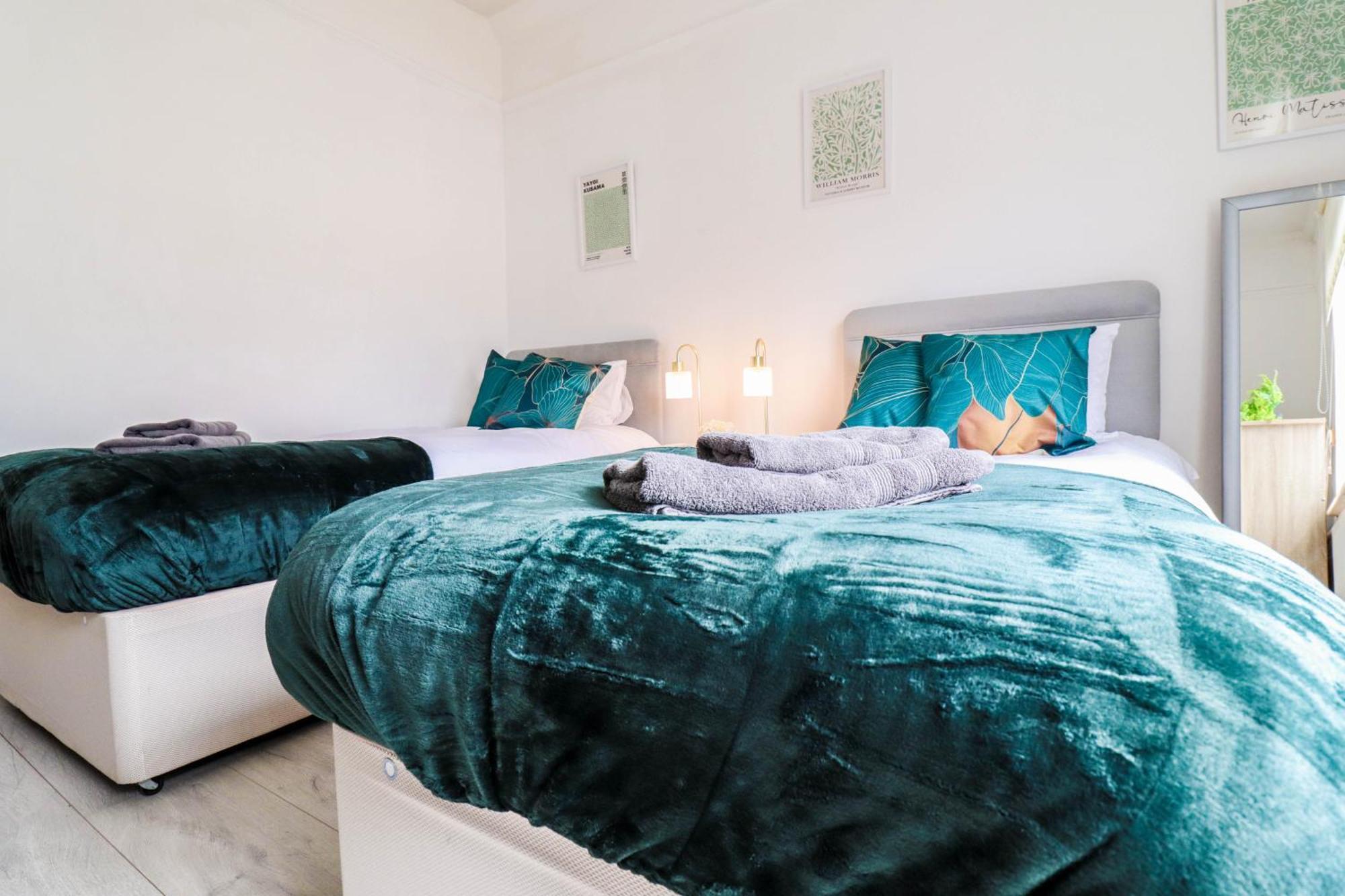 Apartment Recently Redecorated 4-bedroom With Free Wifi