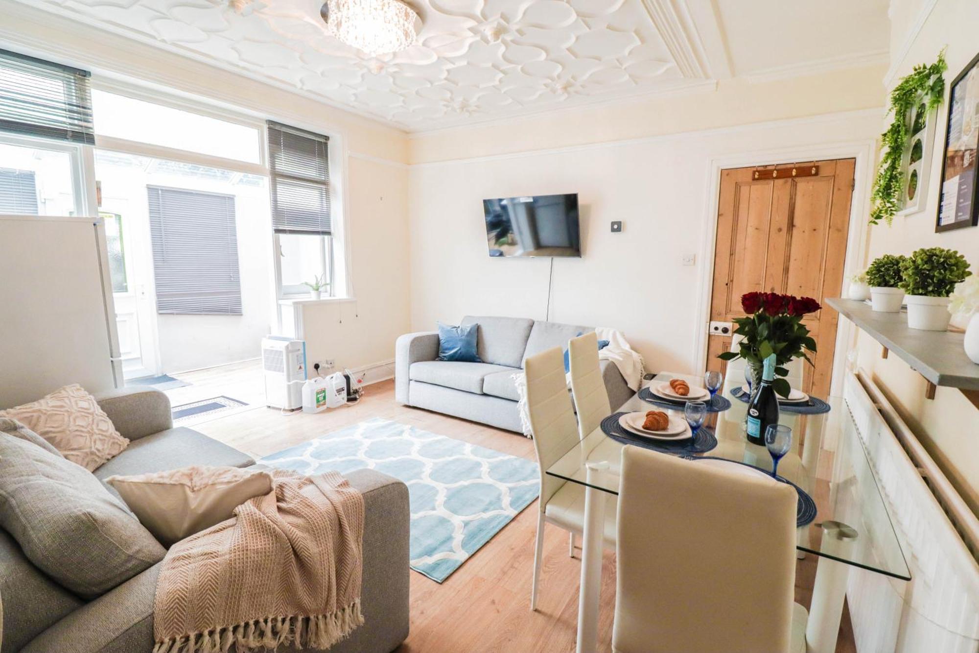 Recently Redecorated 4-bedroom With Free Wifi Apartment Portsmouth