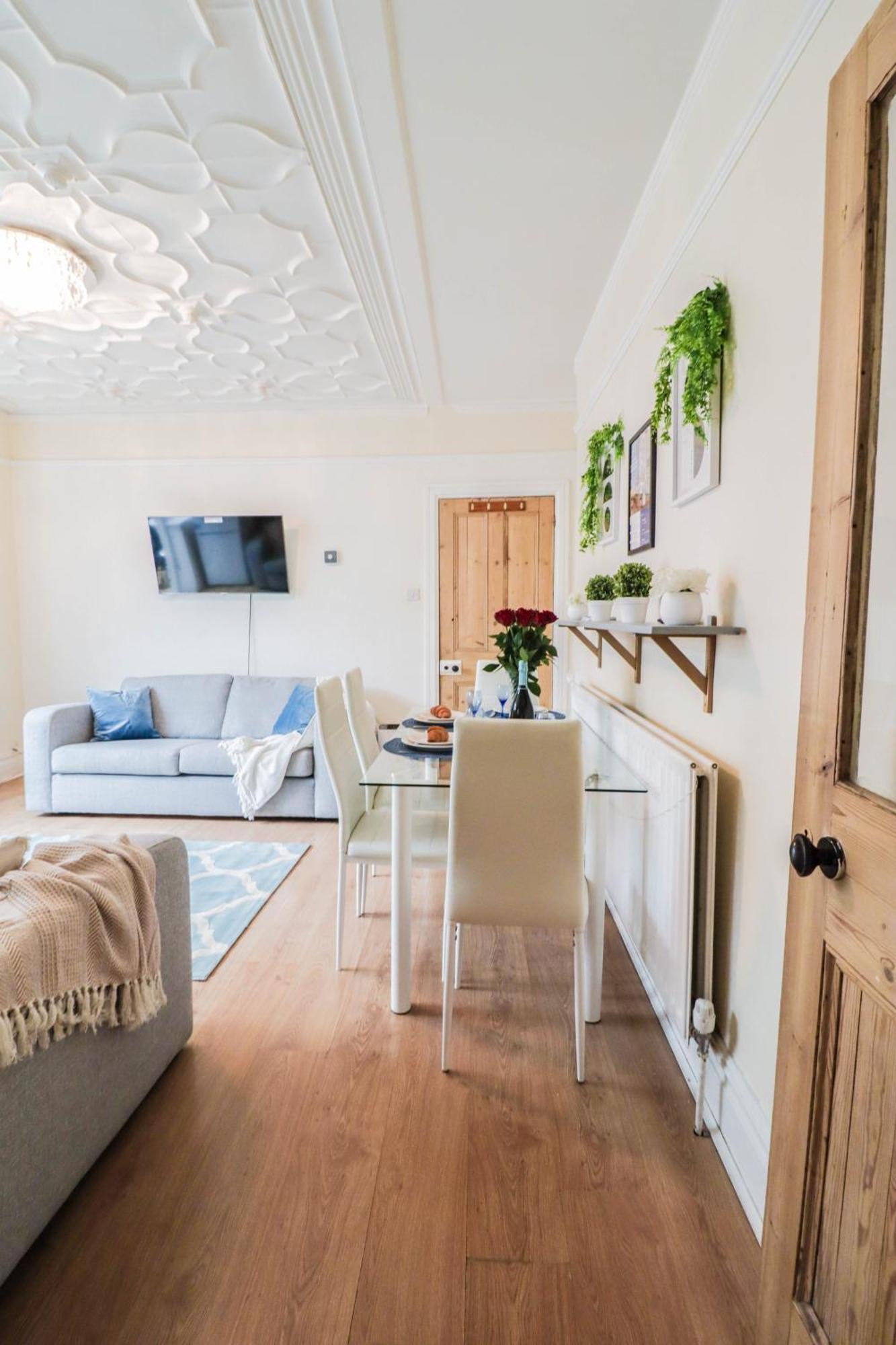Recently Redecorated 4-bedroom With Free Wifi * Portsmouth