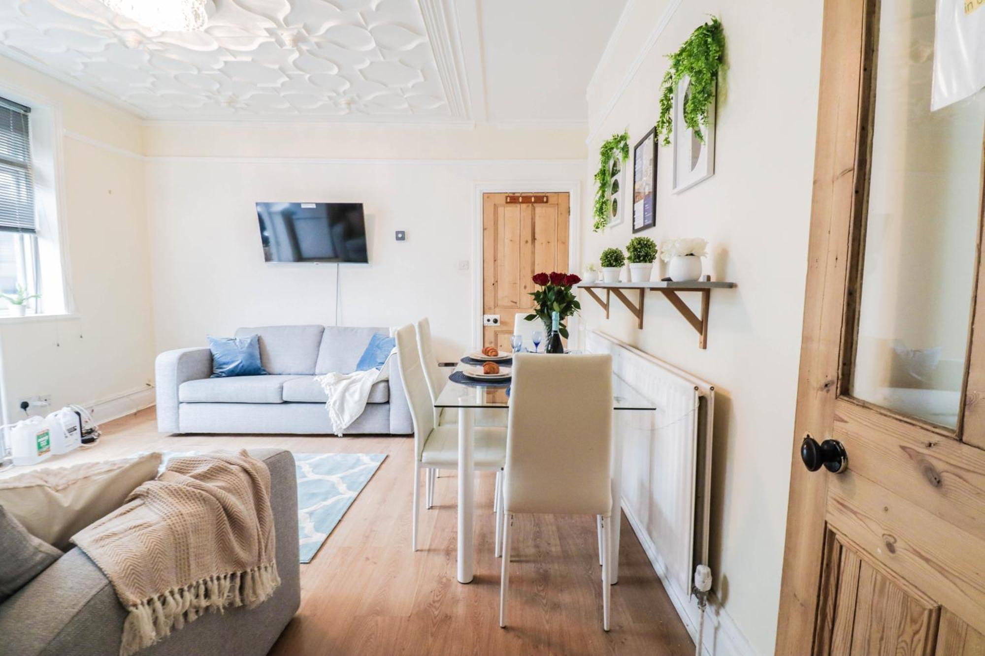 Apartment Recently Redecorated 4-bedroom With Free Wifi Portsmouth