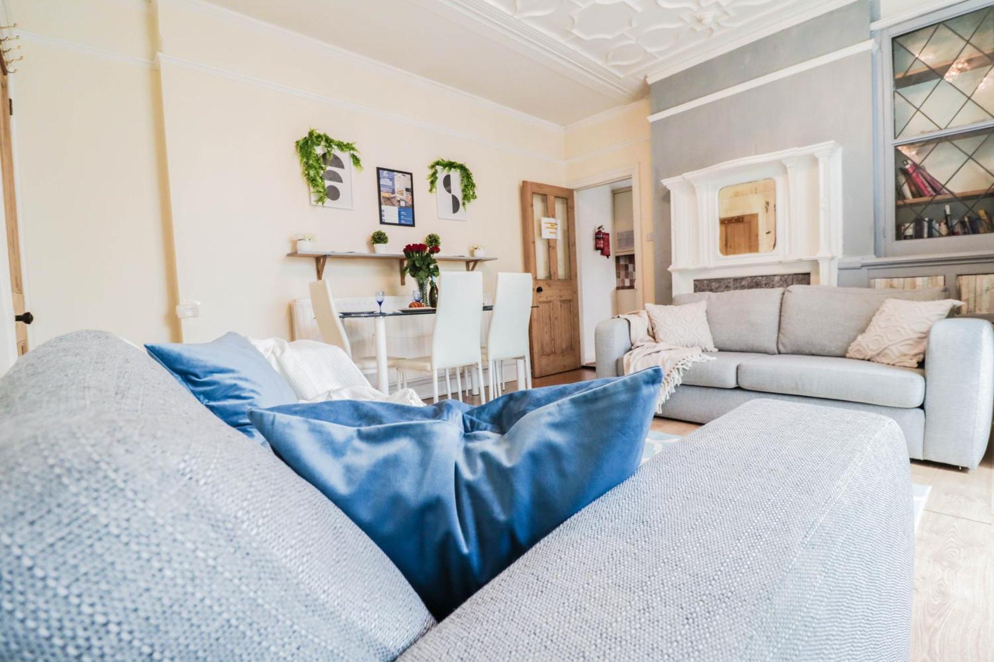 Recently Redecorated 4-bedroom With Free Wifi Portsmouth