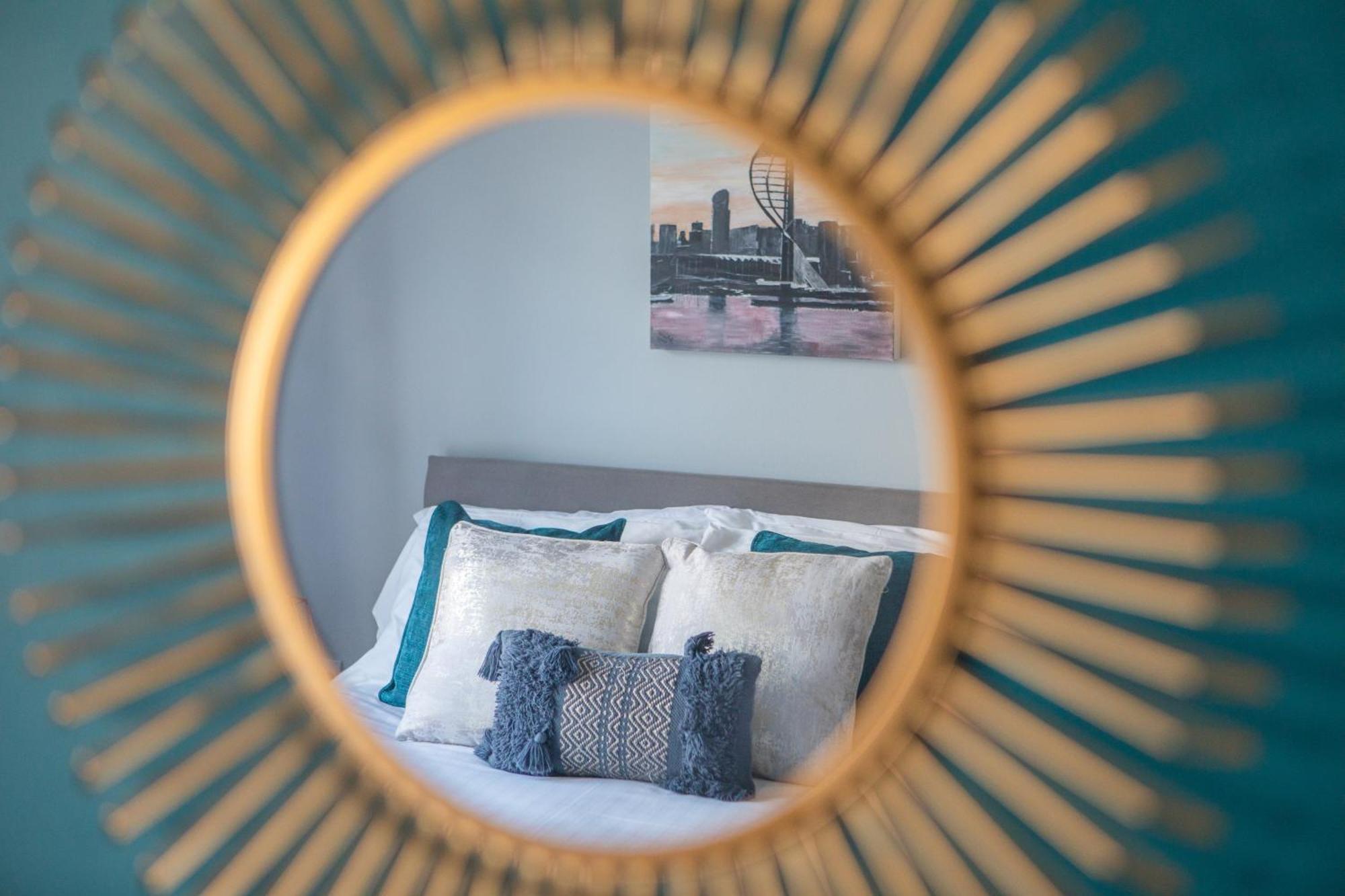 Apartment Stylish City Studio, In Gunwharf!