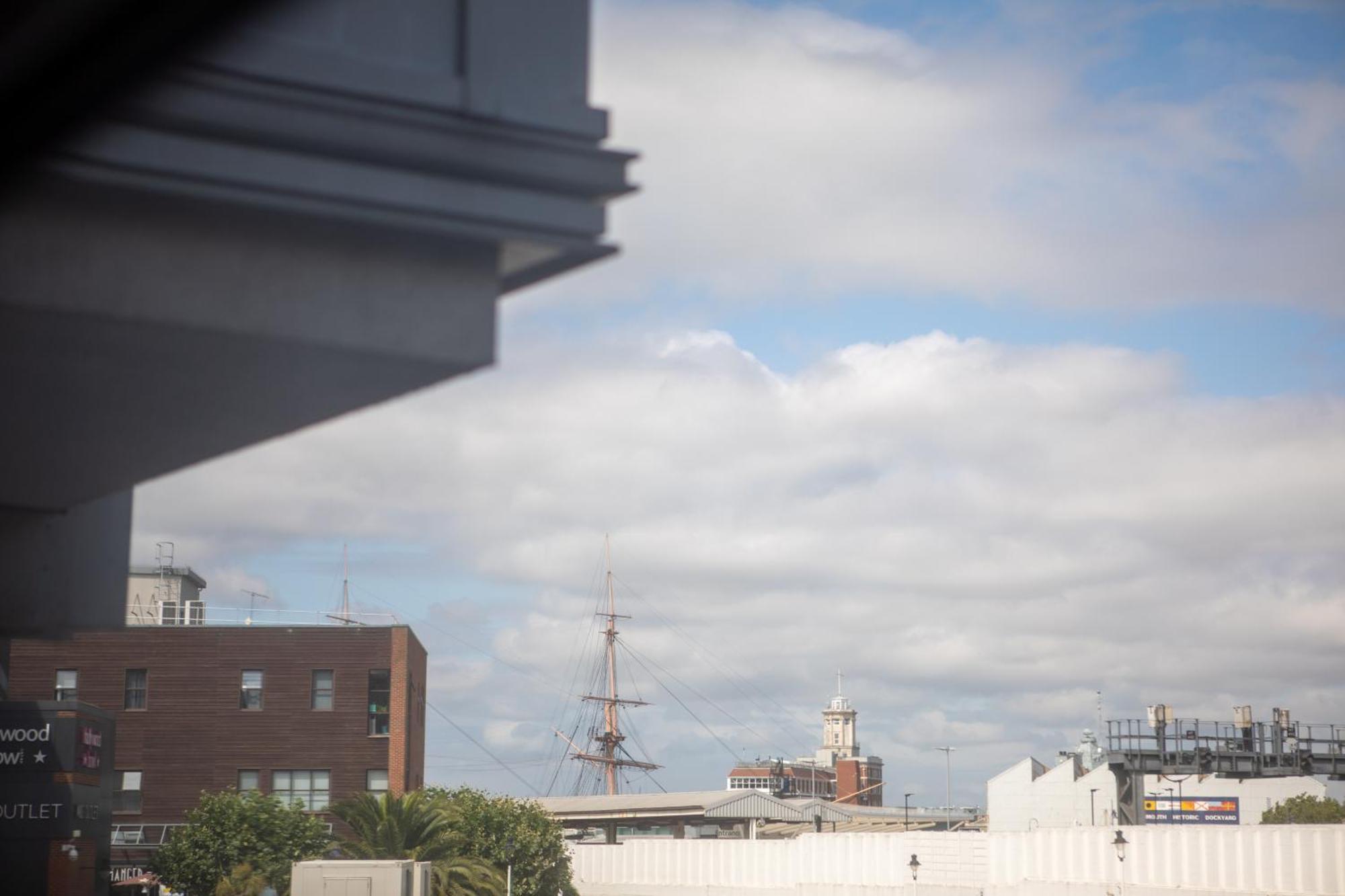 Apartment Stylish City Studio, In Gunwharf!