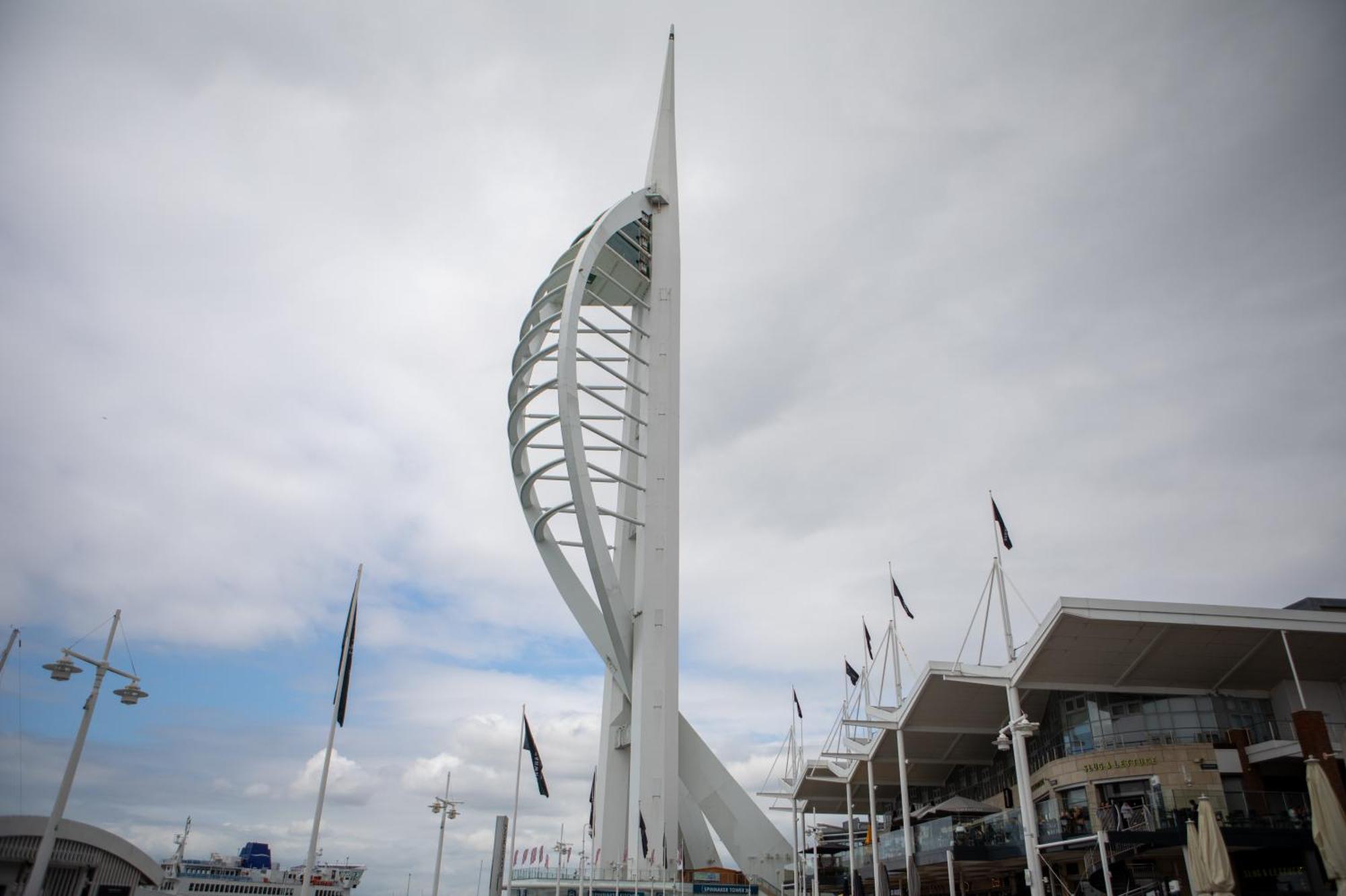Stylish City Studio, In Gunwharf! Apartment *