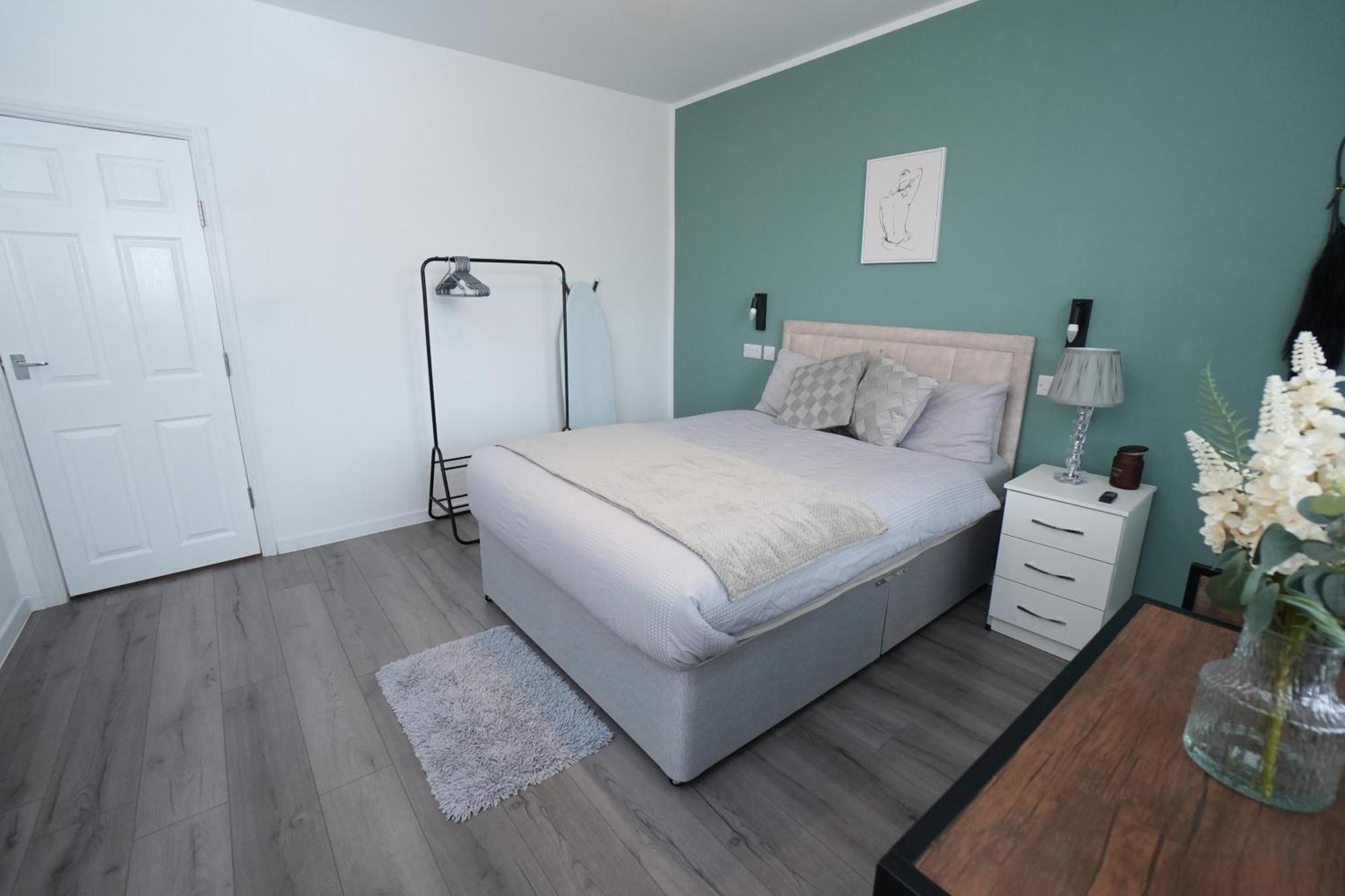 Luxury Flats In Southsea - Free Parking Apartment *