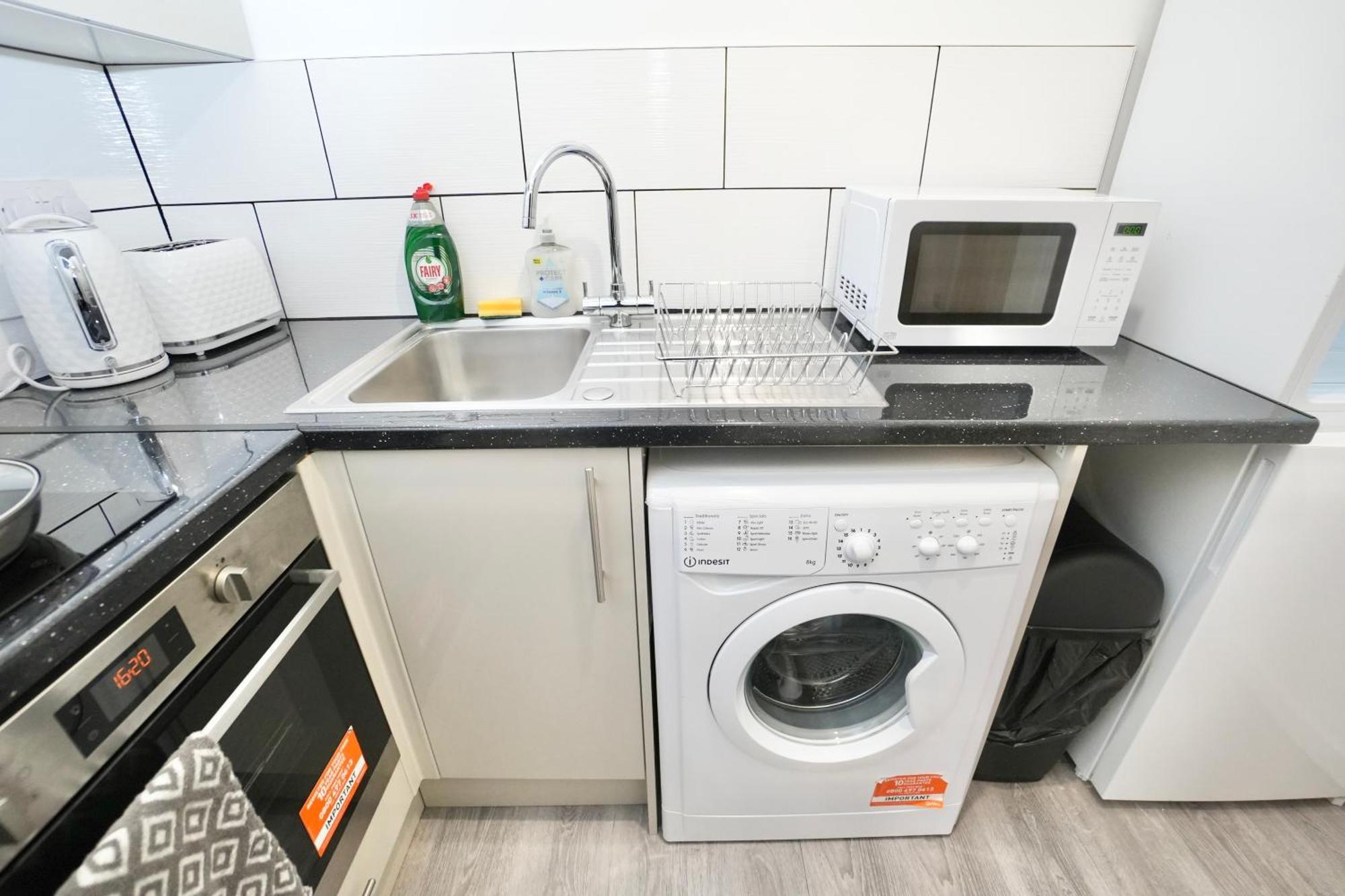 Luxury Flats In Southsea - Free Parking Apartment *