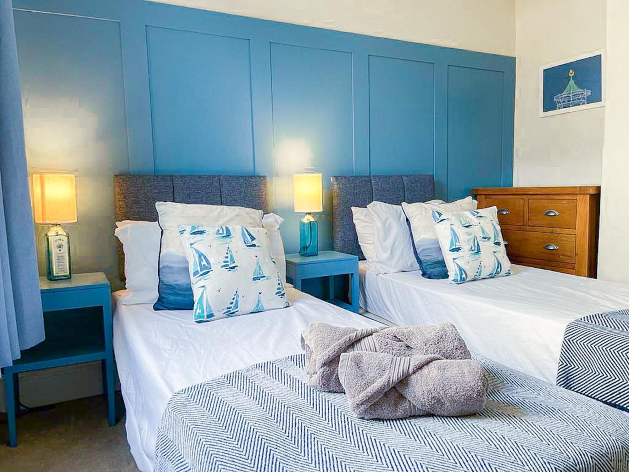 Blue Puffin Stays: Spacious 3-bed Townhouse With Free Parking *