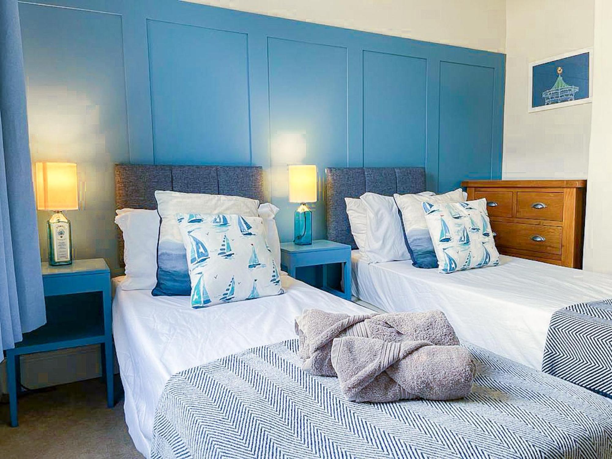 Blue Puffin Stays: Spacious 3-bed Townhouse With Free Parking Holiday home