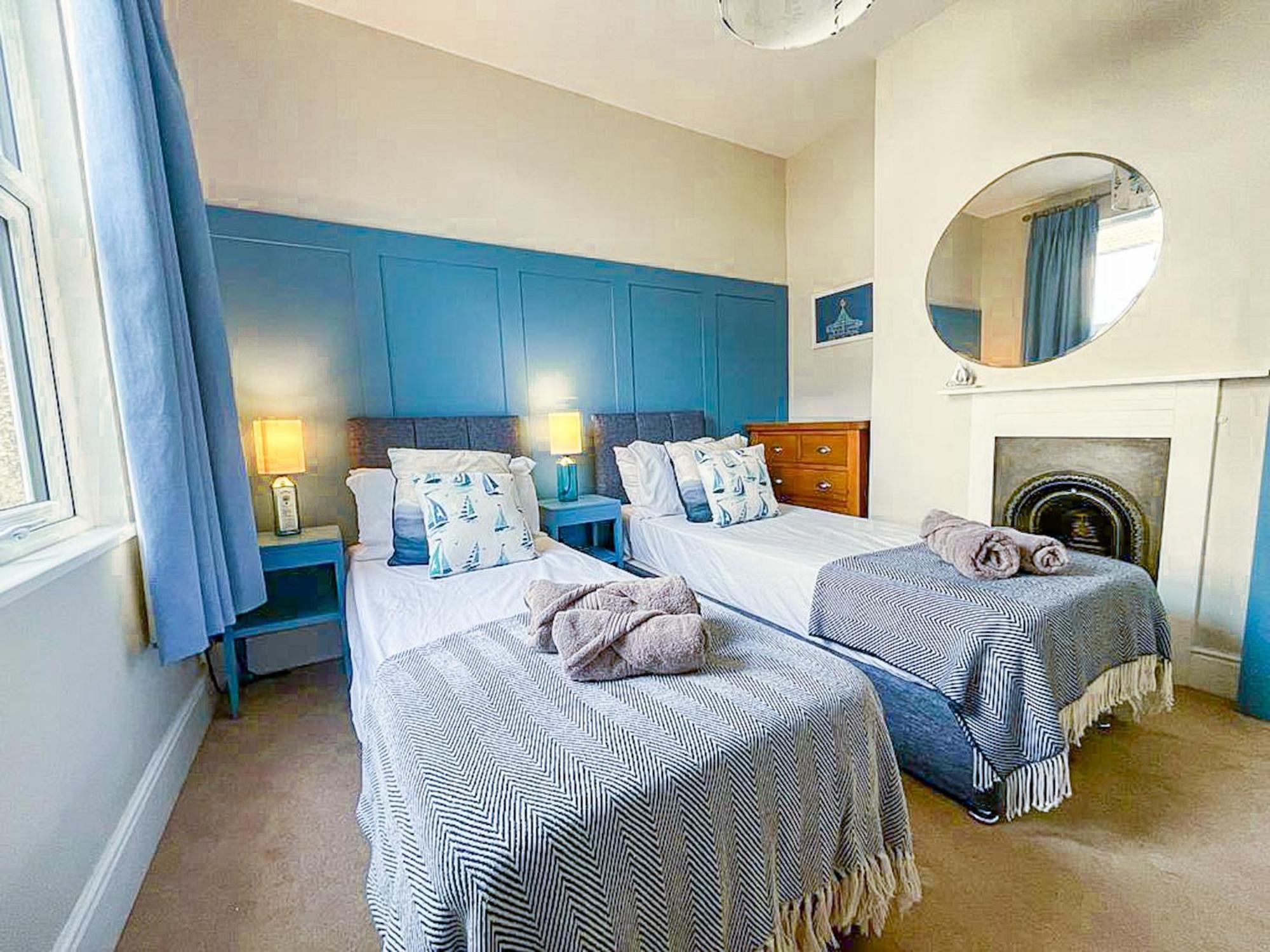 Blue Puffin Stays: Spacious 3-bed Townhouse With Free Parking *