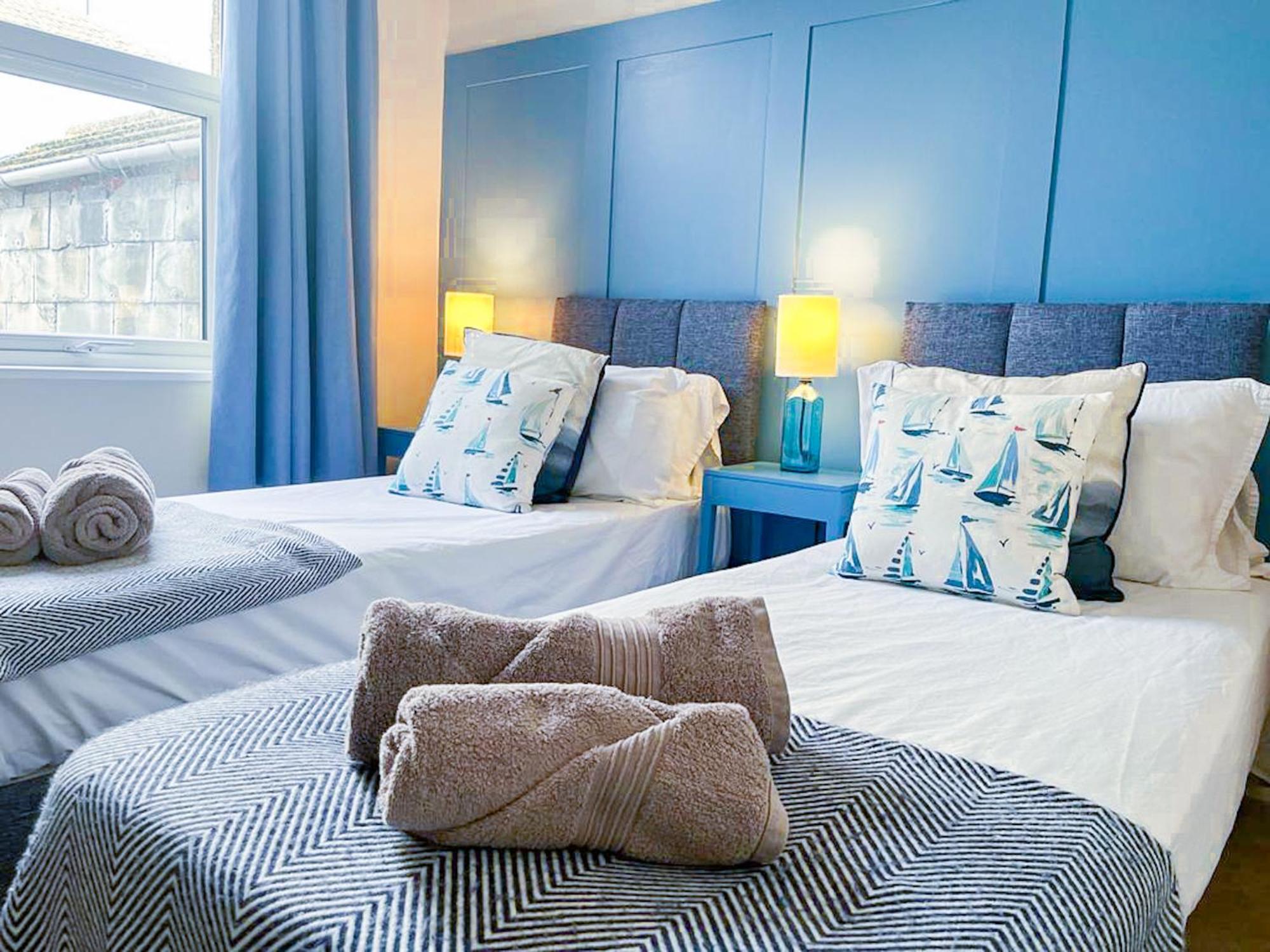 Blue Puffin Stays: Spacious 3-bed Townhouse With Free Parking