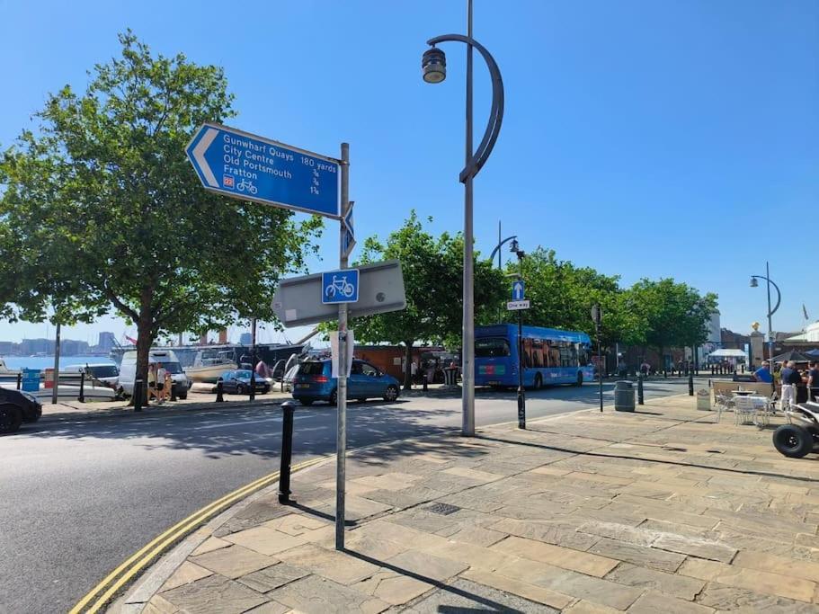 Apartment Issara 49 - Great Location & Private Parking Portsmouth