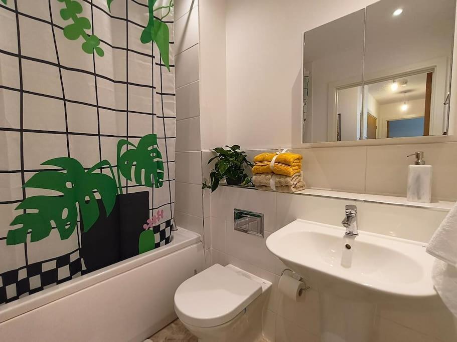 Issara 49 - Great Location & Private Parking Apartment Portsmouth