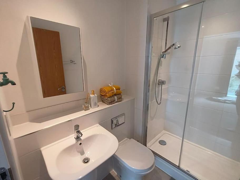 Issara 49 - Great Location & Private Parking *