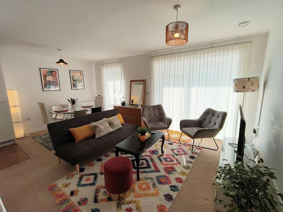 Apartment Issara 49 - Great Location & Private Parking *
