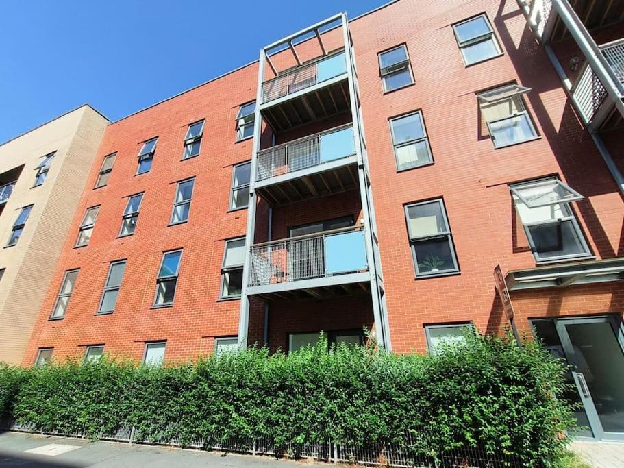Apartment Issara 49 - Great Location & Private Parking Portsmouth