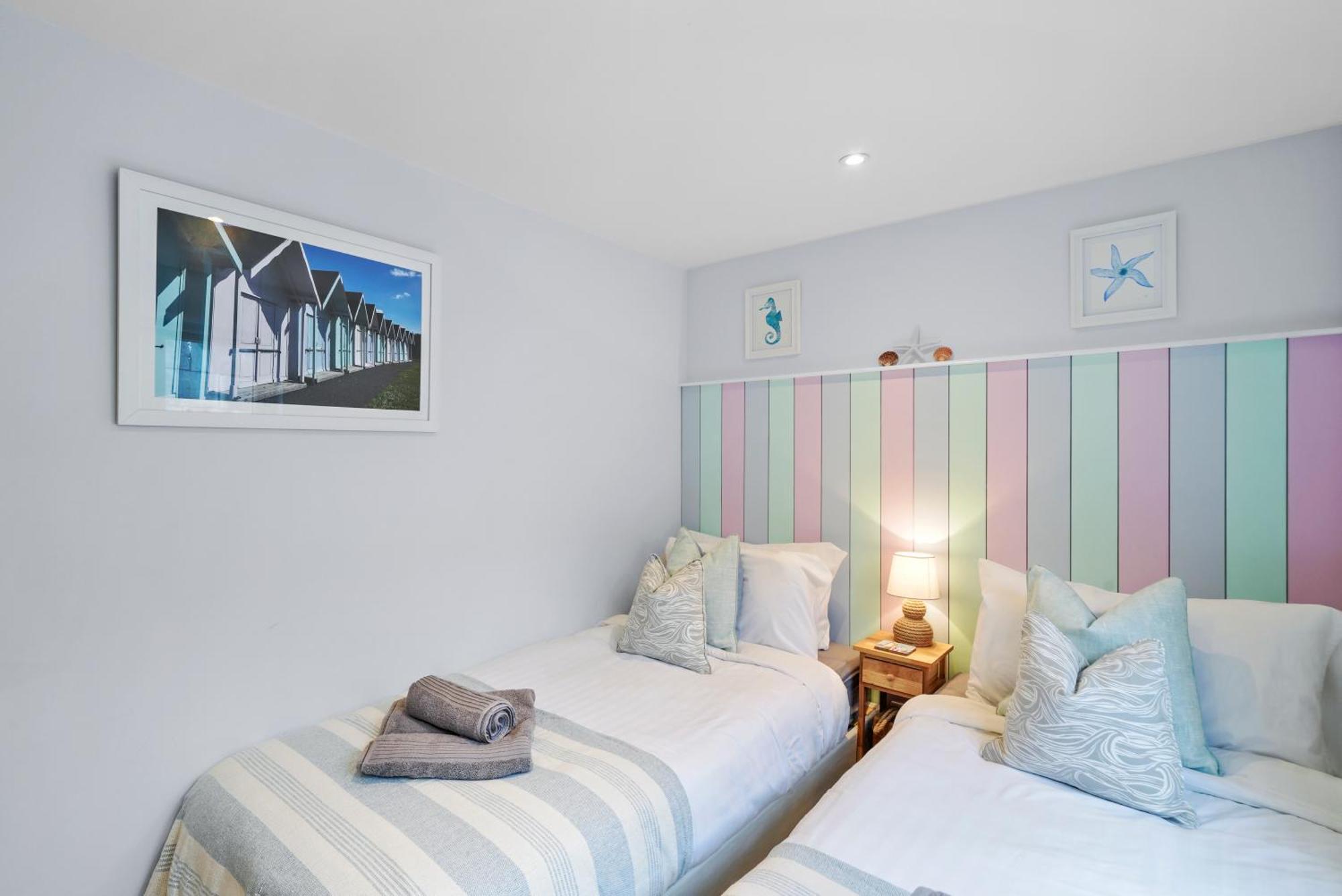 Blue Puffin Stays: Spacious 3-bed Townhouse With Free Parking Holiday home *