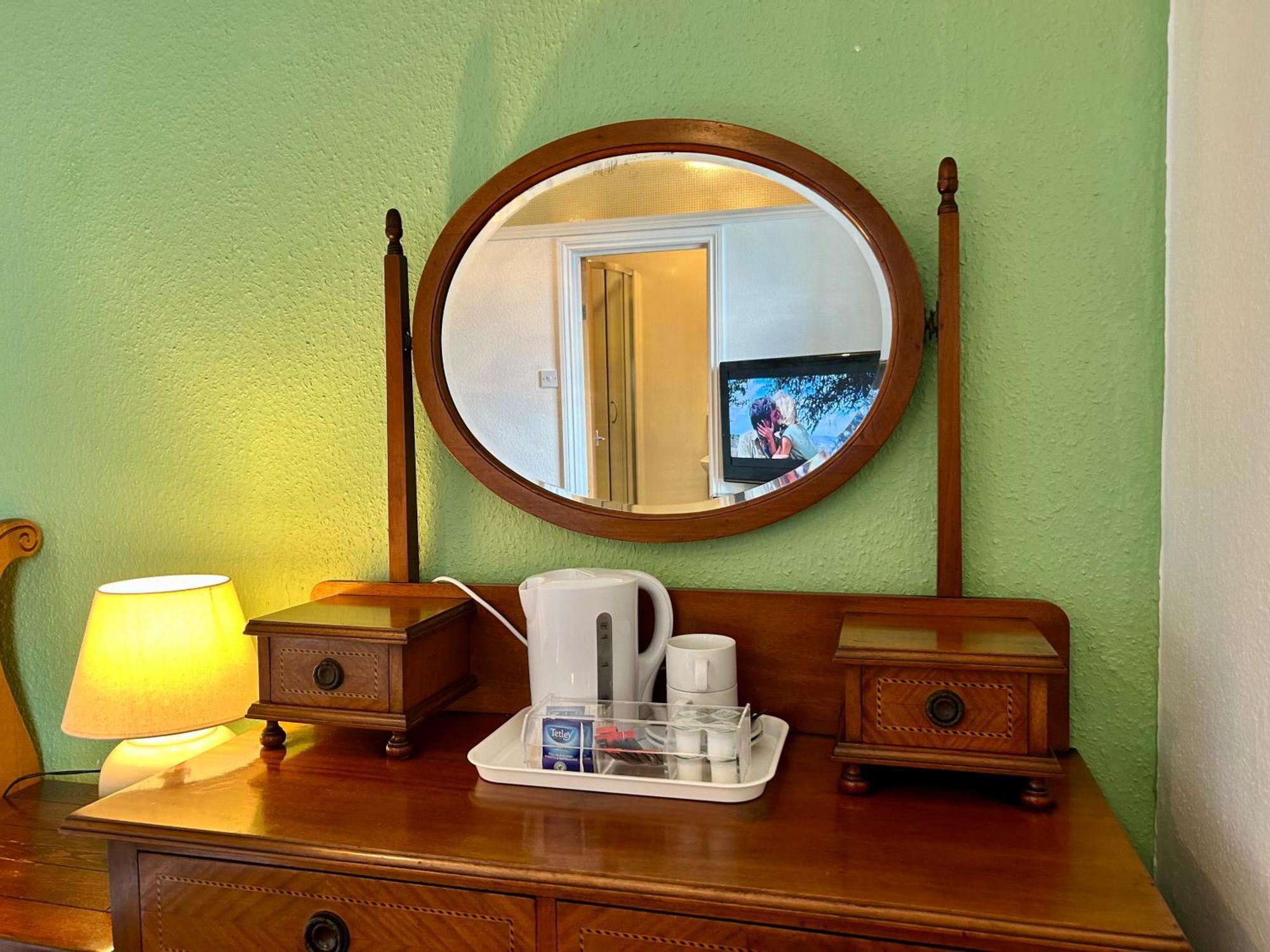 Clarence Quarters Self-catering * Portsmouth