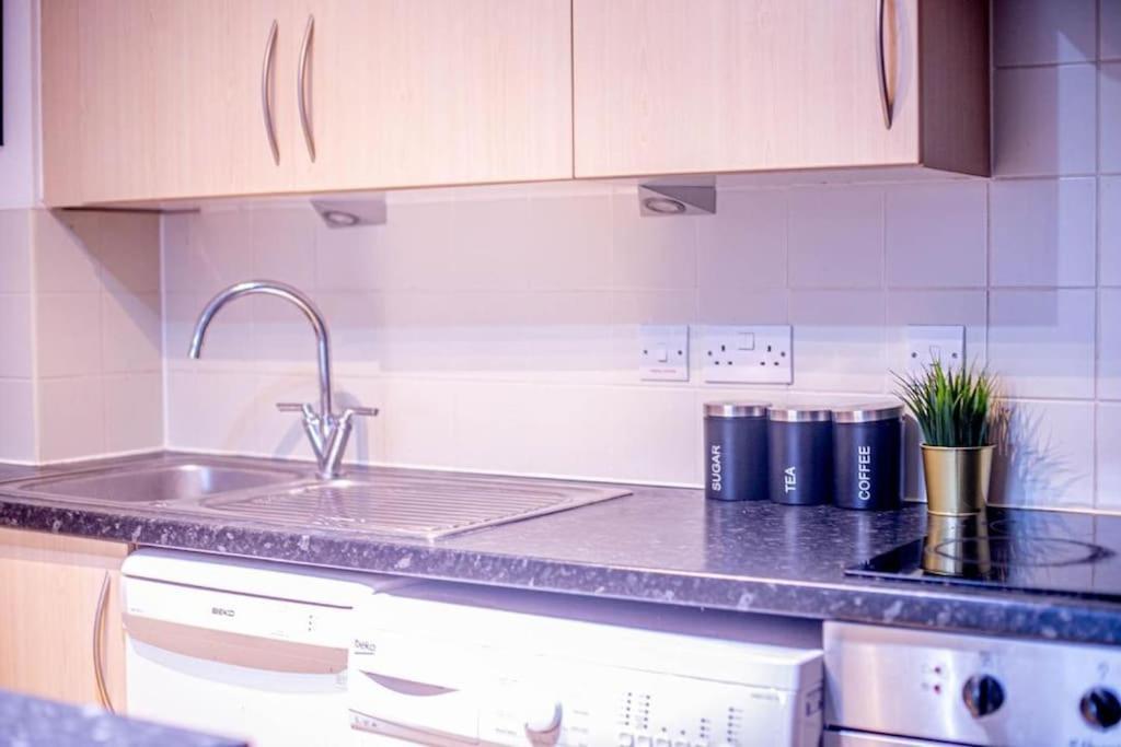 Apartment Stunning Flat At Gunwarf Quays *