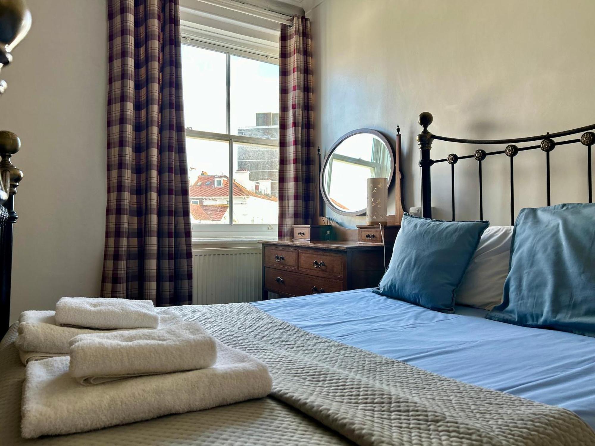 Clarence Quarters Self-catering * Portsmouth