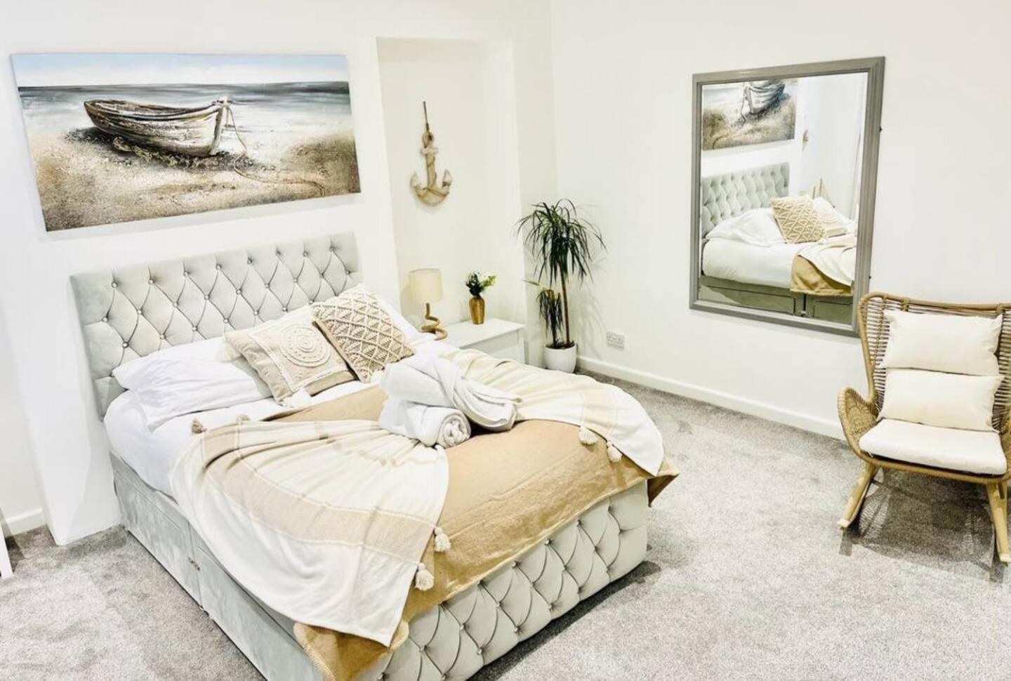 Stunning 3 Double Bedroom Front *