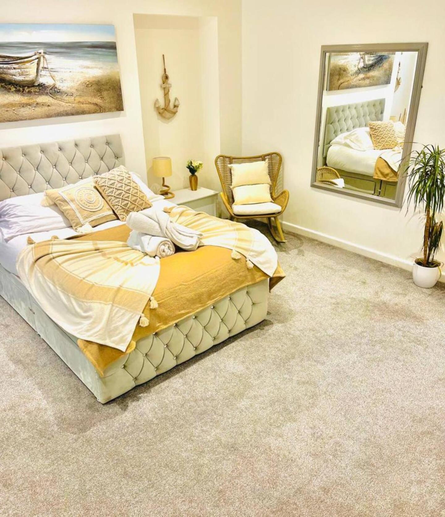 Stunning 3 Double Bedroom Front *