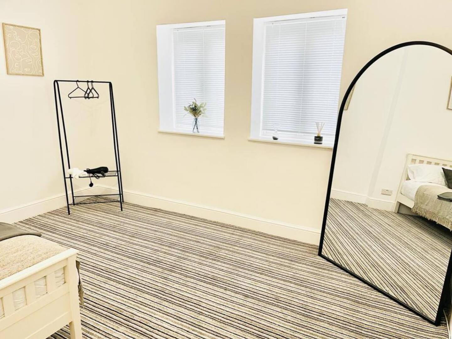 Hamilton House Apartment *