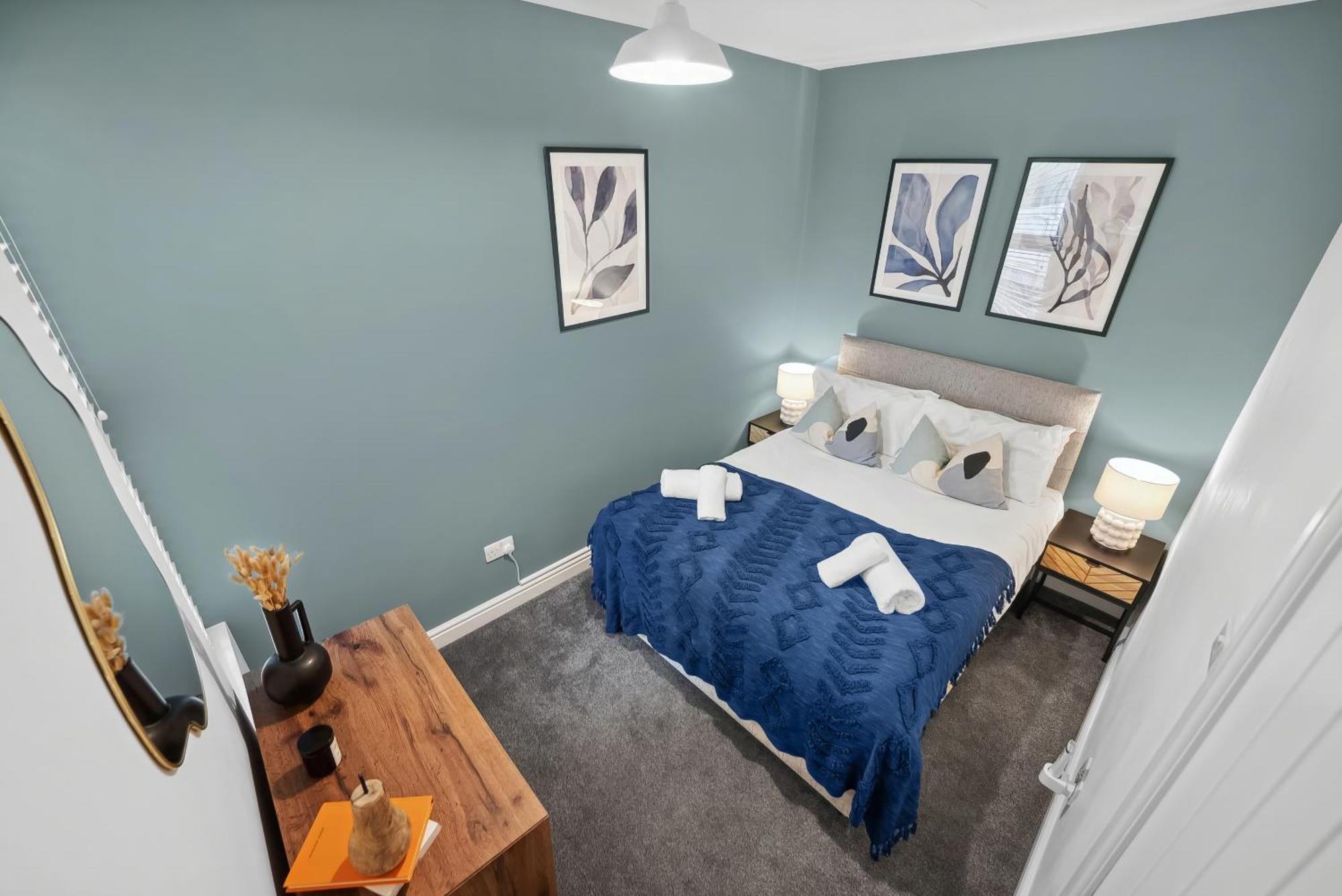 4 Bed Gorgeous Open Plan Chic Townhouse, Central Portsmouth! Great For Groups-With Parking & Xbox - By Blue Puffin Stays Portsmouth