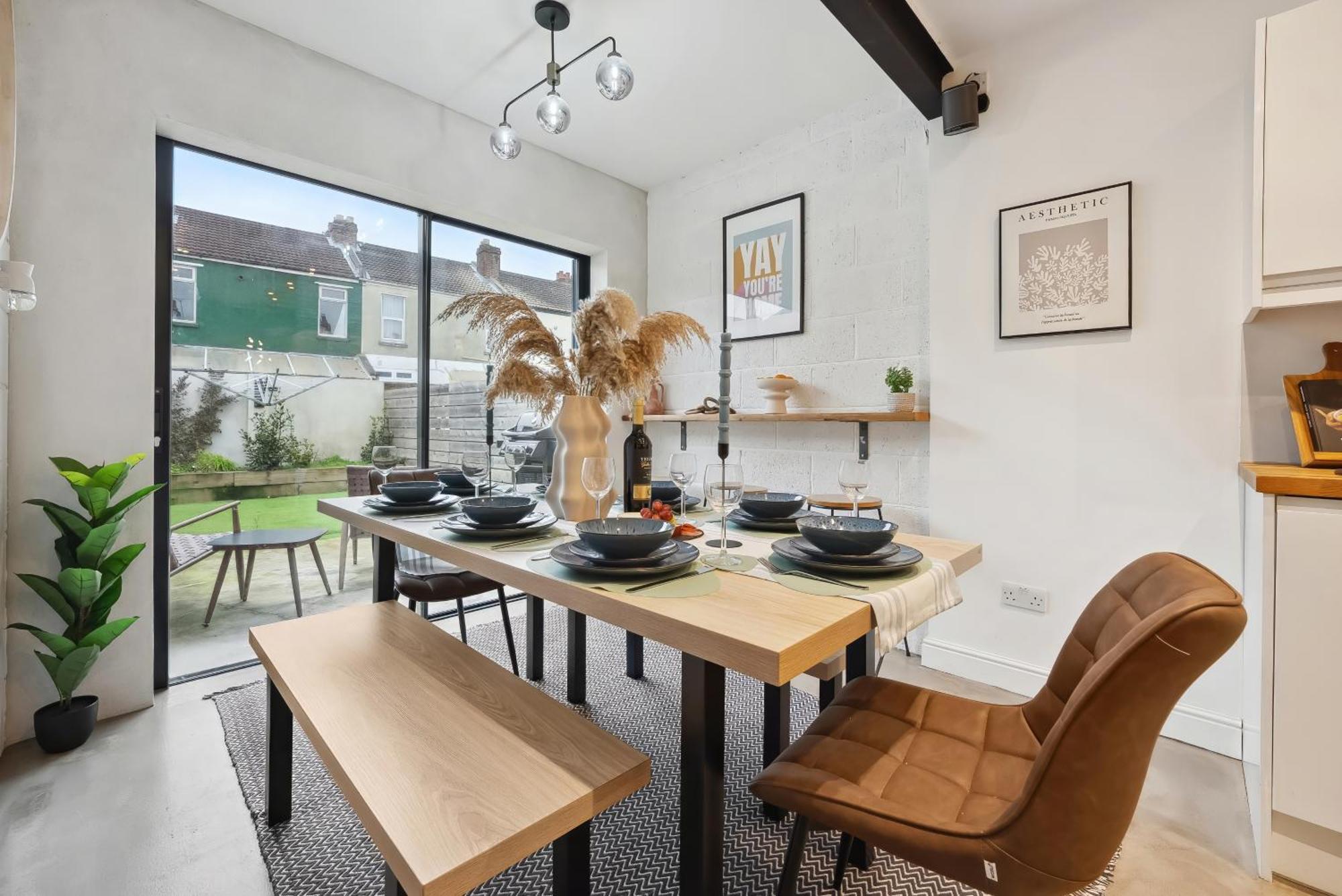 4 Bed Gorgeous Open Plan Chic Townhouse, Central Portsmouth! Great For Groups-With Parking & Xbox - By Blue Puffin Stays * Portsmouth