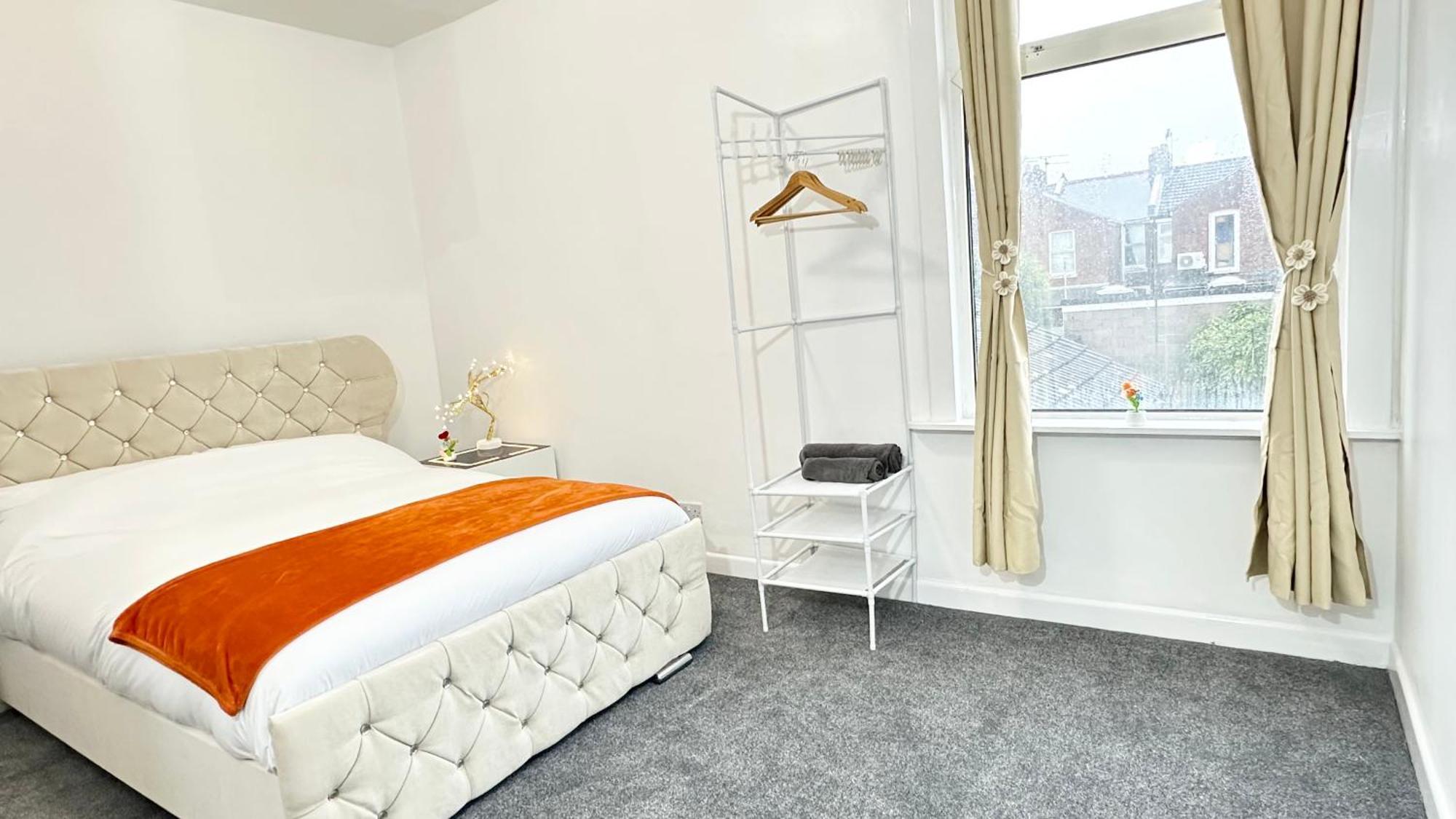 Large Double In - Mayhall Rd Guest house *
