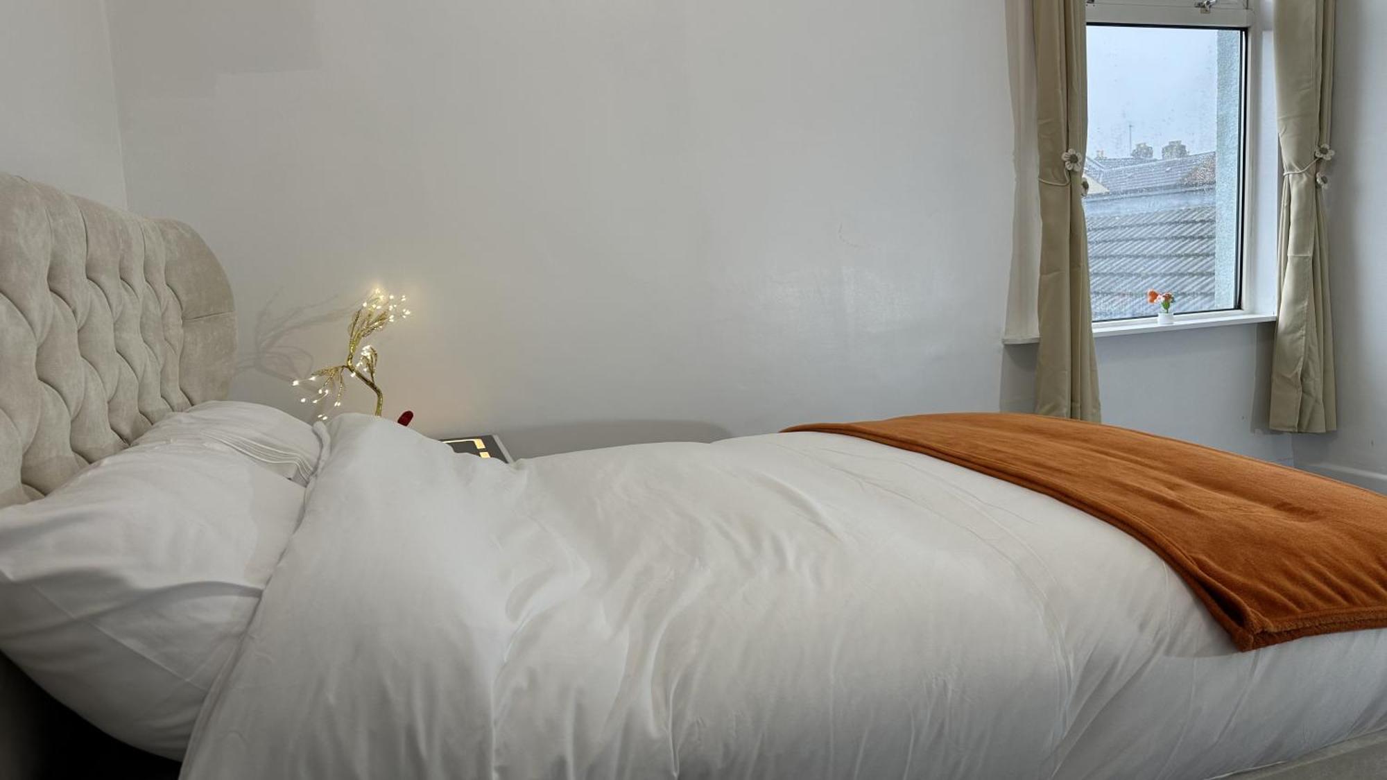 Guest house Large Double In - Mayhall Rd *