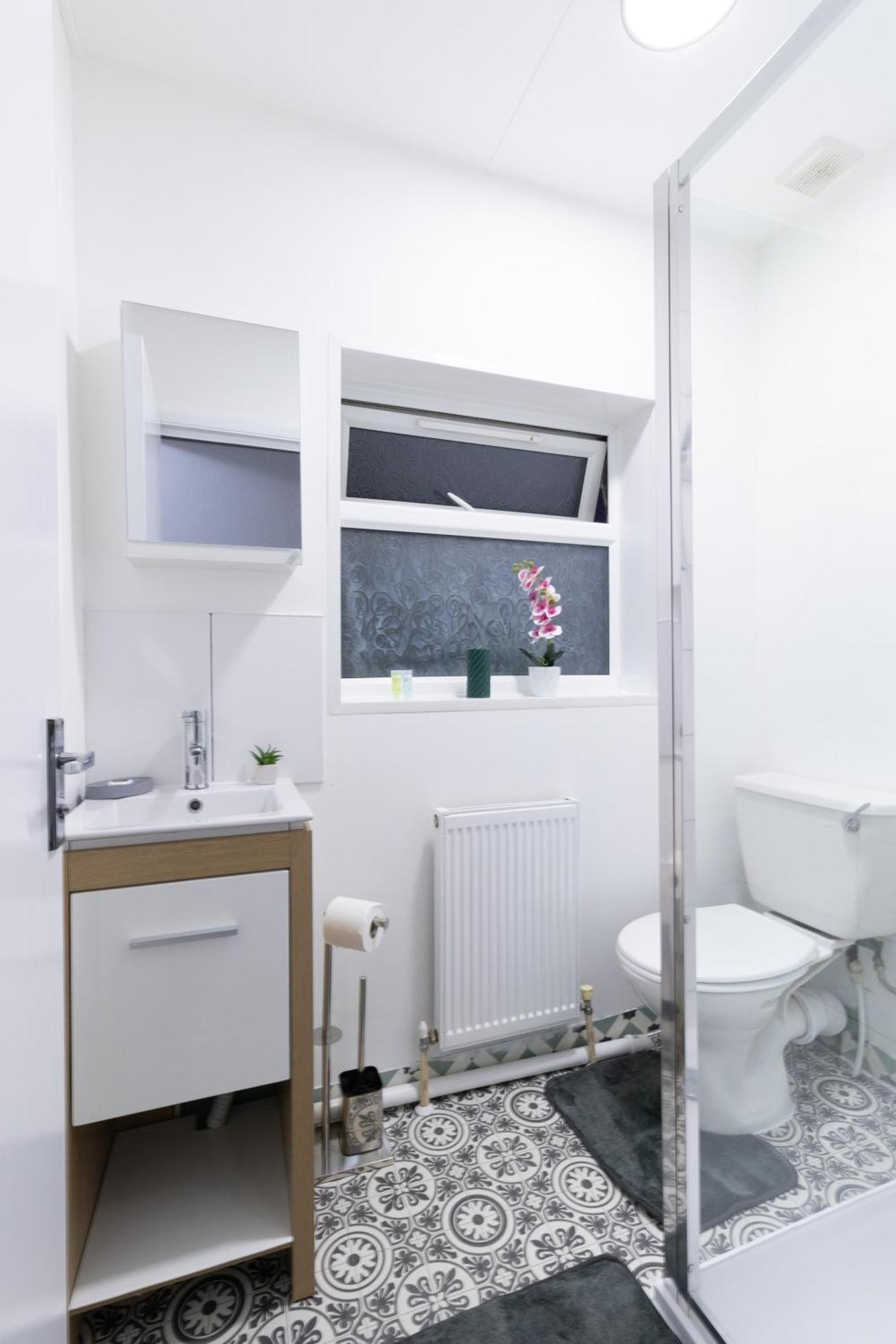 Open Mind Property- Luxury 5-bedroom Portsmouth