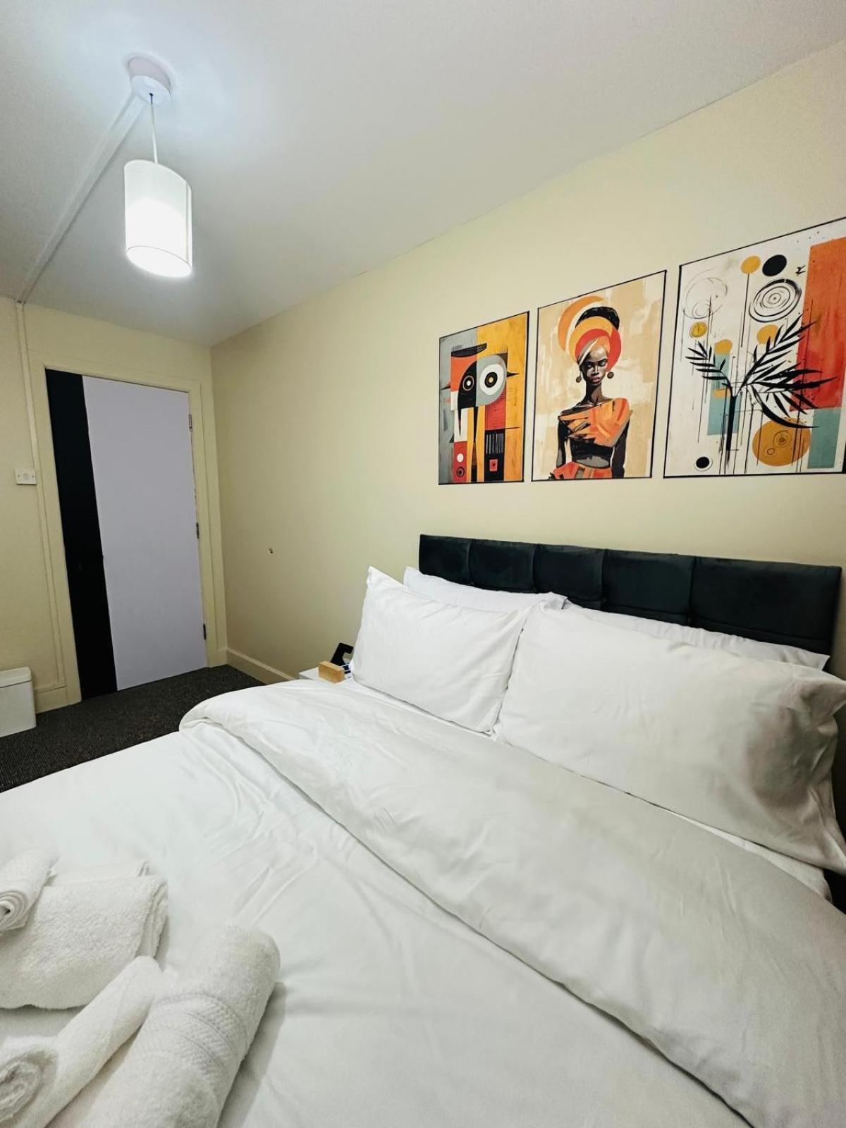 A Cozy In A Well Furnished Close To The Sea Front And Gun Wharf And Land Marks Portsmouth