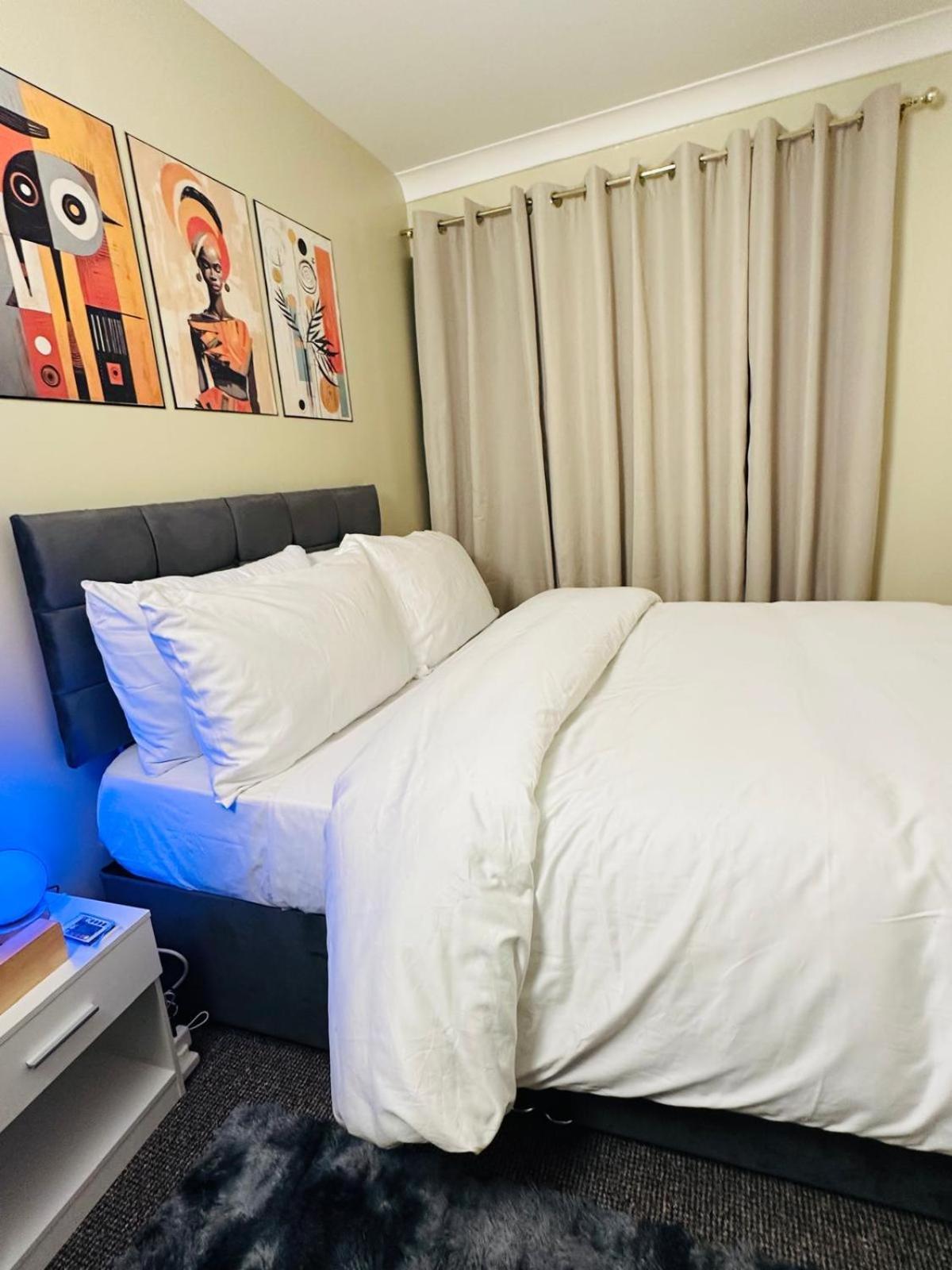 A Cozy In A Well Furnished Close To The Sea Front And Gun Wharf And Land Marks Guest house