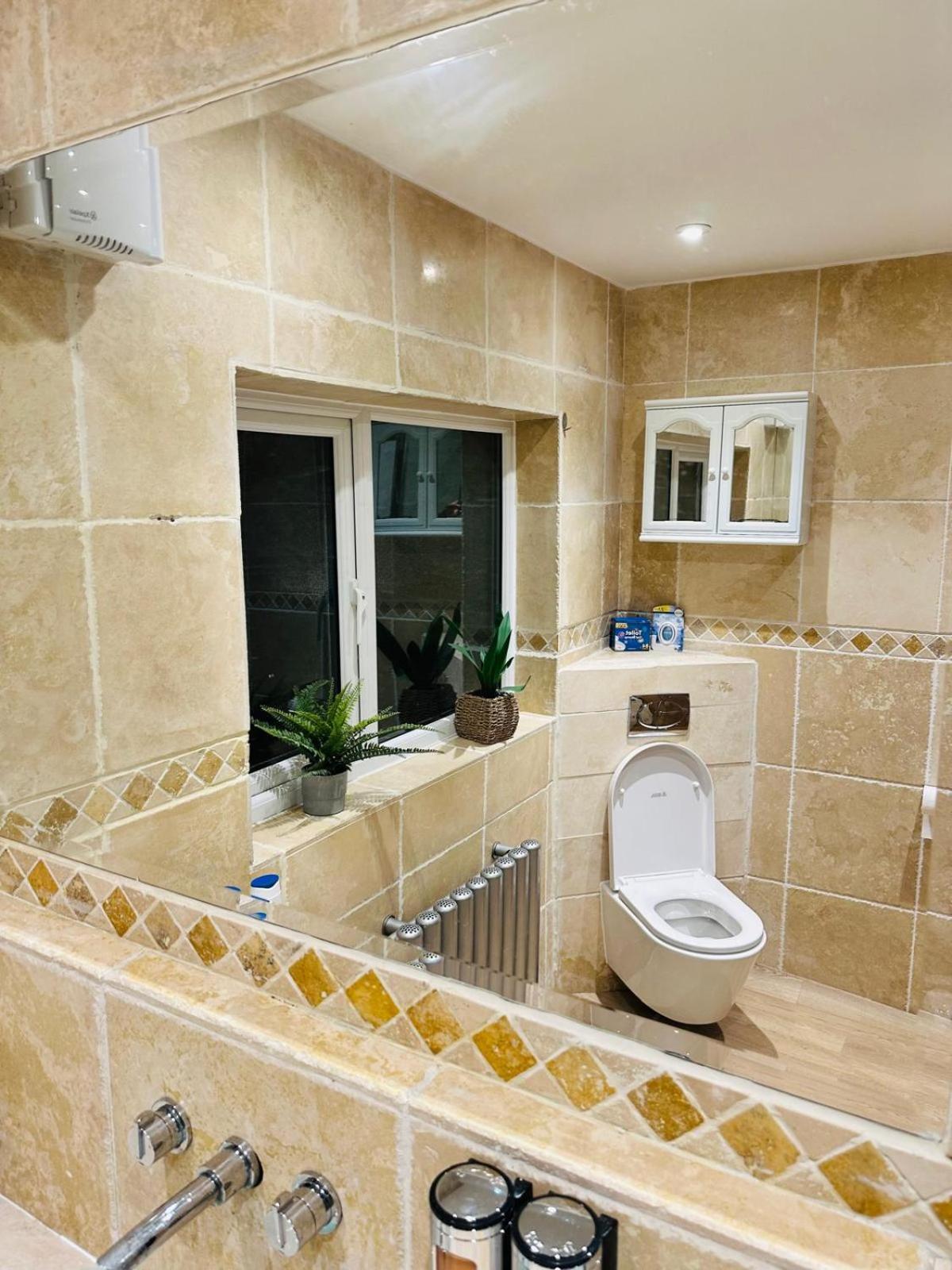 Guest house A Cozy In A Well Furnished Close To The Sea Front And Gun Wharf And Land Marks Portsmouth