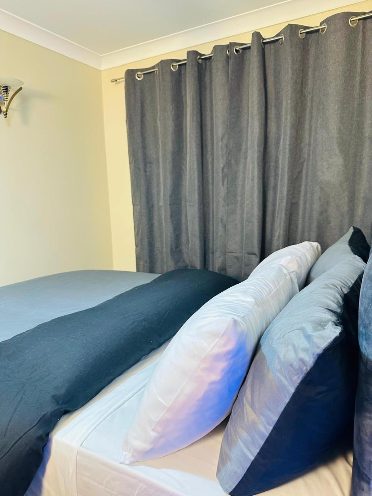 Guest house A Cozy In A Well Furnished Close To The Sea Front And Gun Wharf And Land Marks *