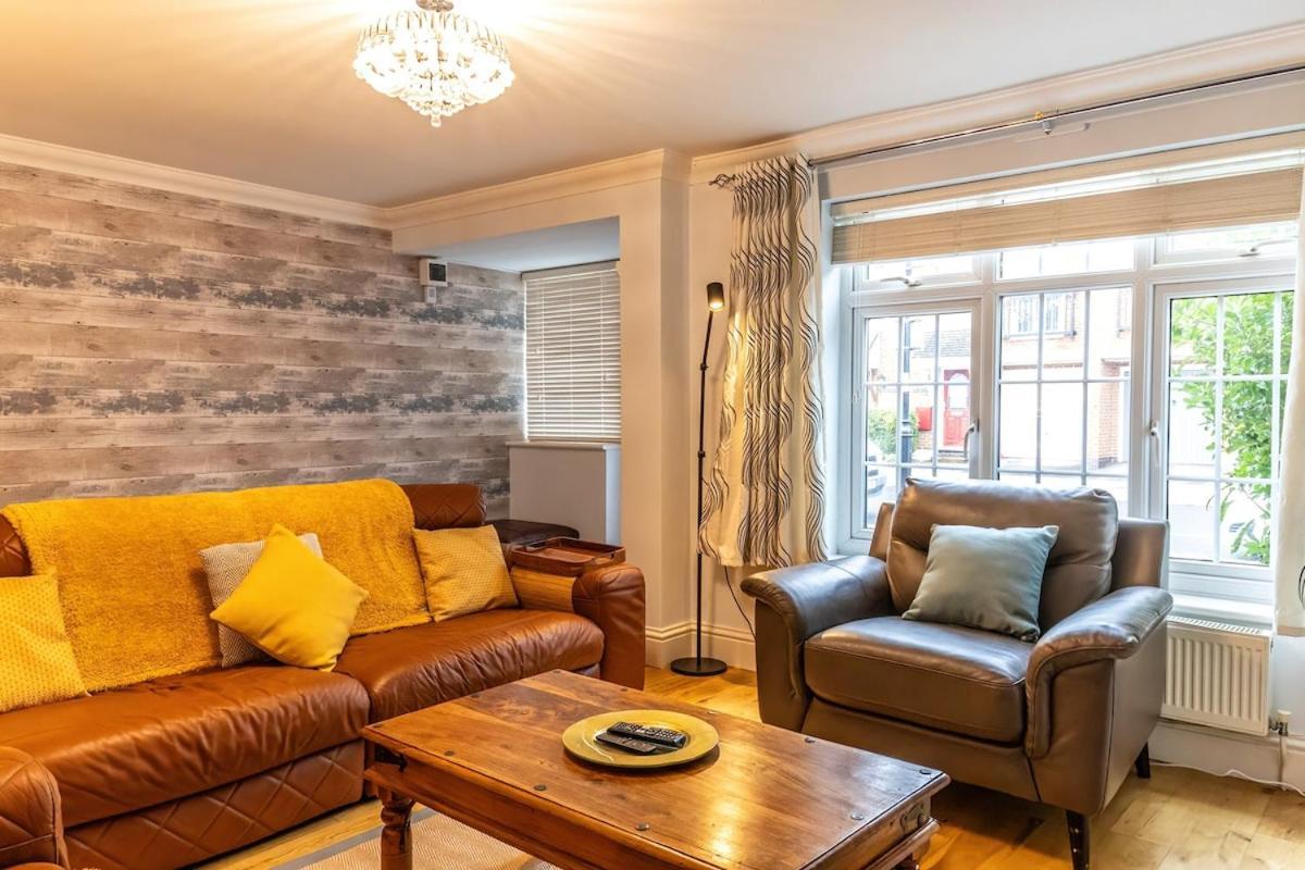 3 Bed House Old With Hottub & Parking 2min Walk To & Gunwharf