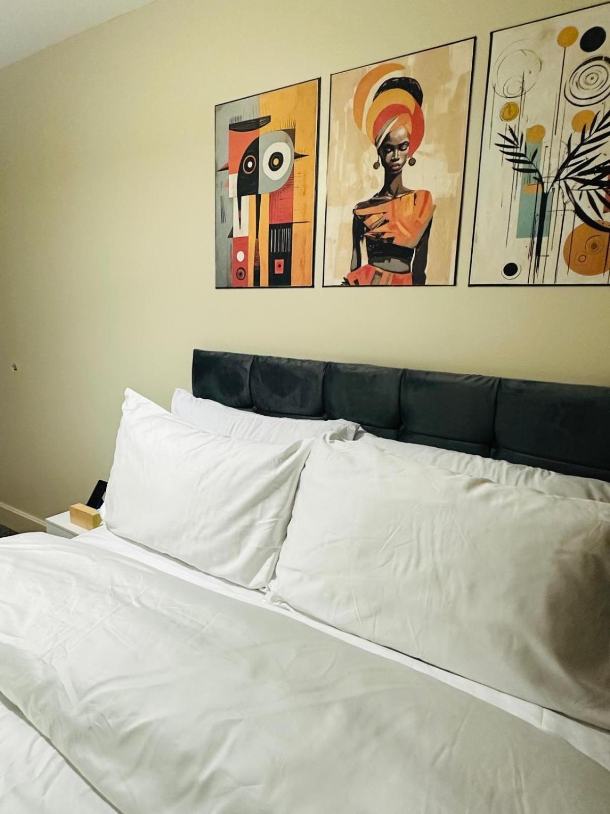 A Cozy In A Well Furnished Close To The Sea Front And Gun Wharf And Land Marks *