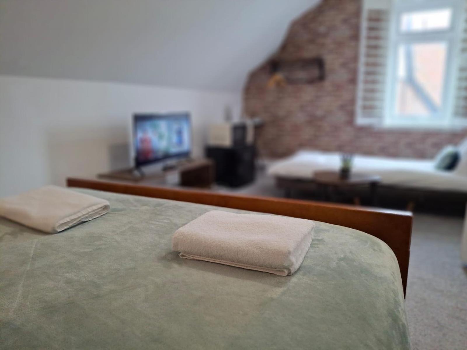 Aparthotel By The Sea, Portsmouth