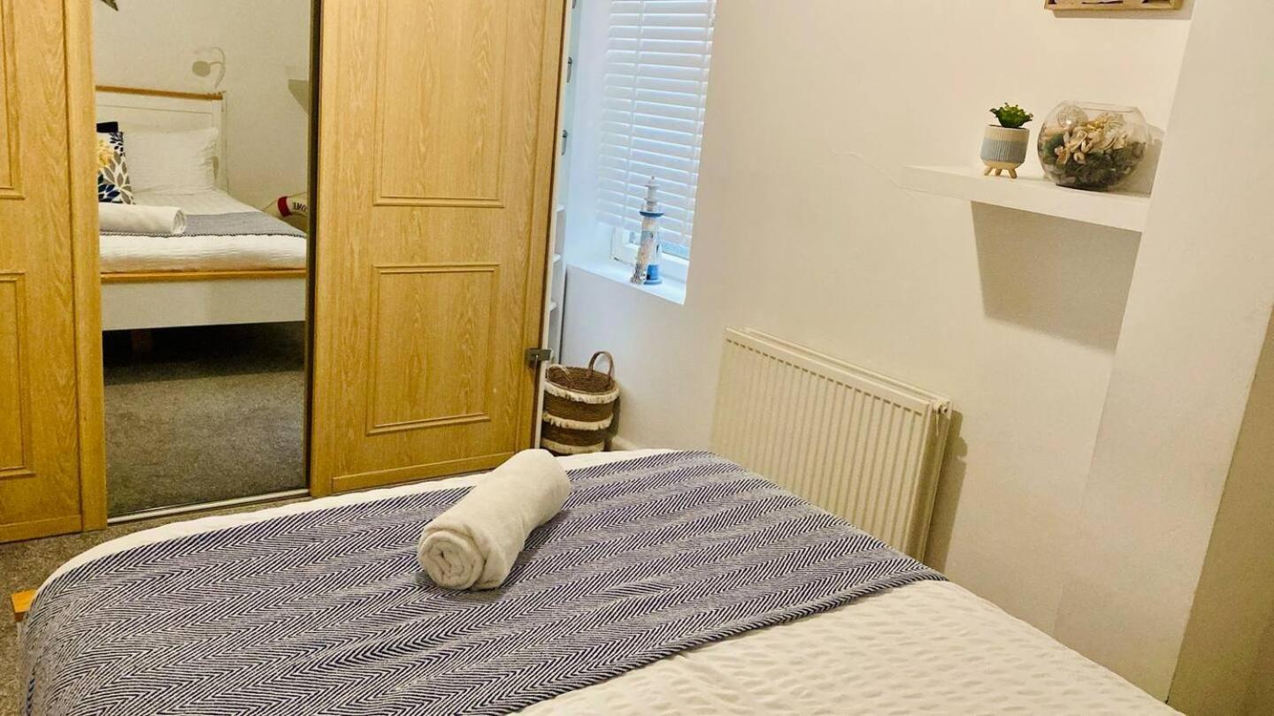 Stunning Spacious 3 Bedroom Seafront 2 Minute Walk To Beach, Shops, Restaurants Apartment Portsmouth