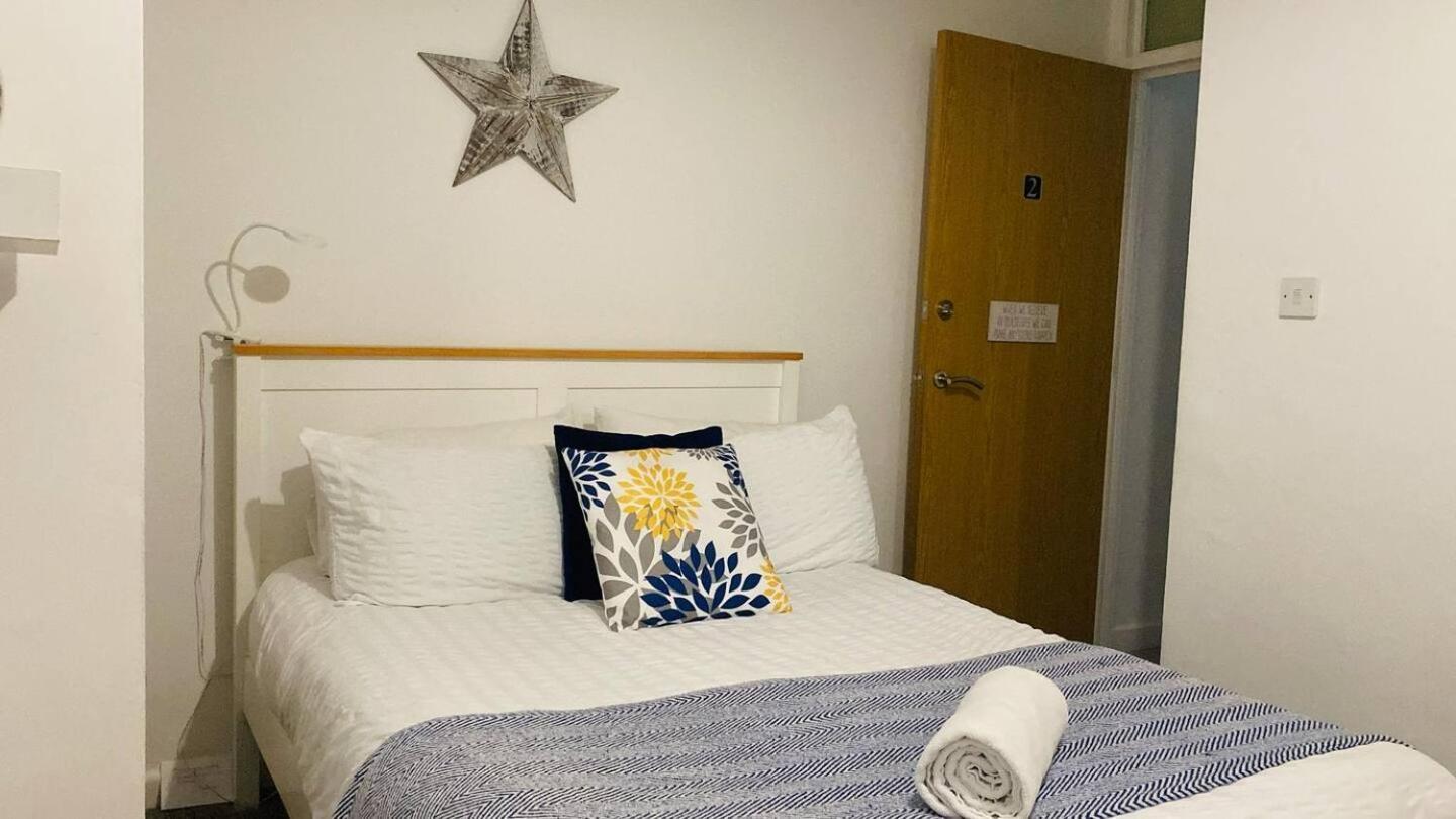 Stunning Spacious 3 Bedroom Seafront 2 Minute Walk To Beach, Shops, Restaurants * Portsmouth