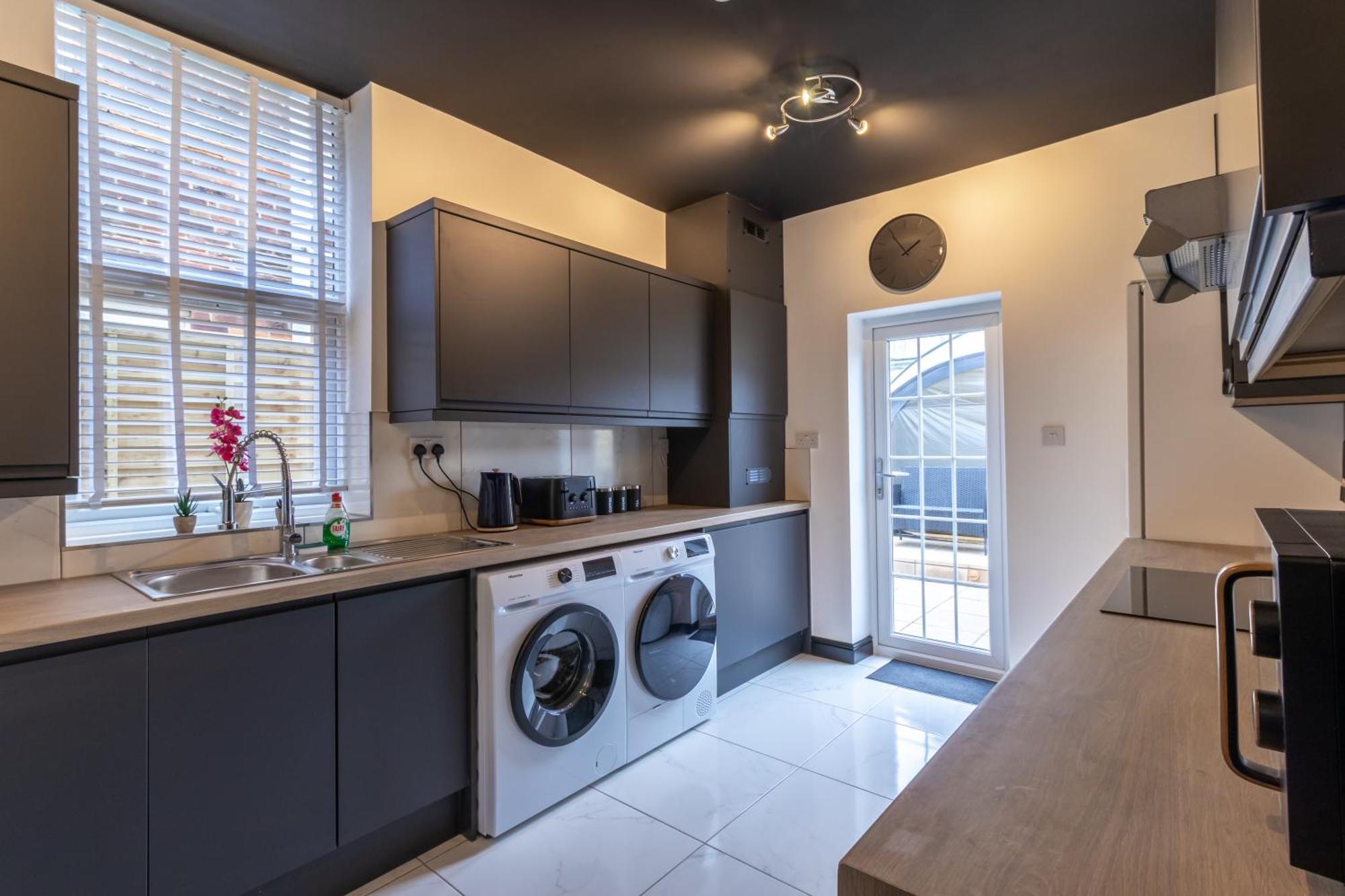 Open Mind - Hottub,7 Beds & Free Parking Apartment