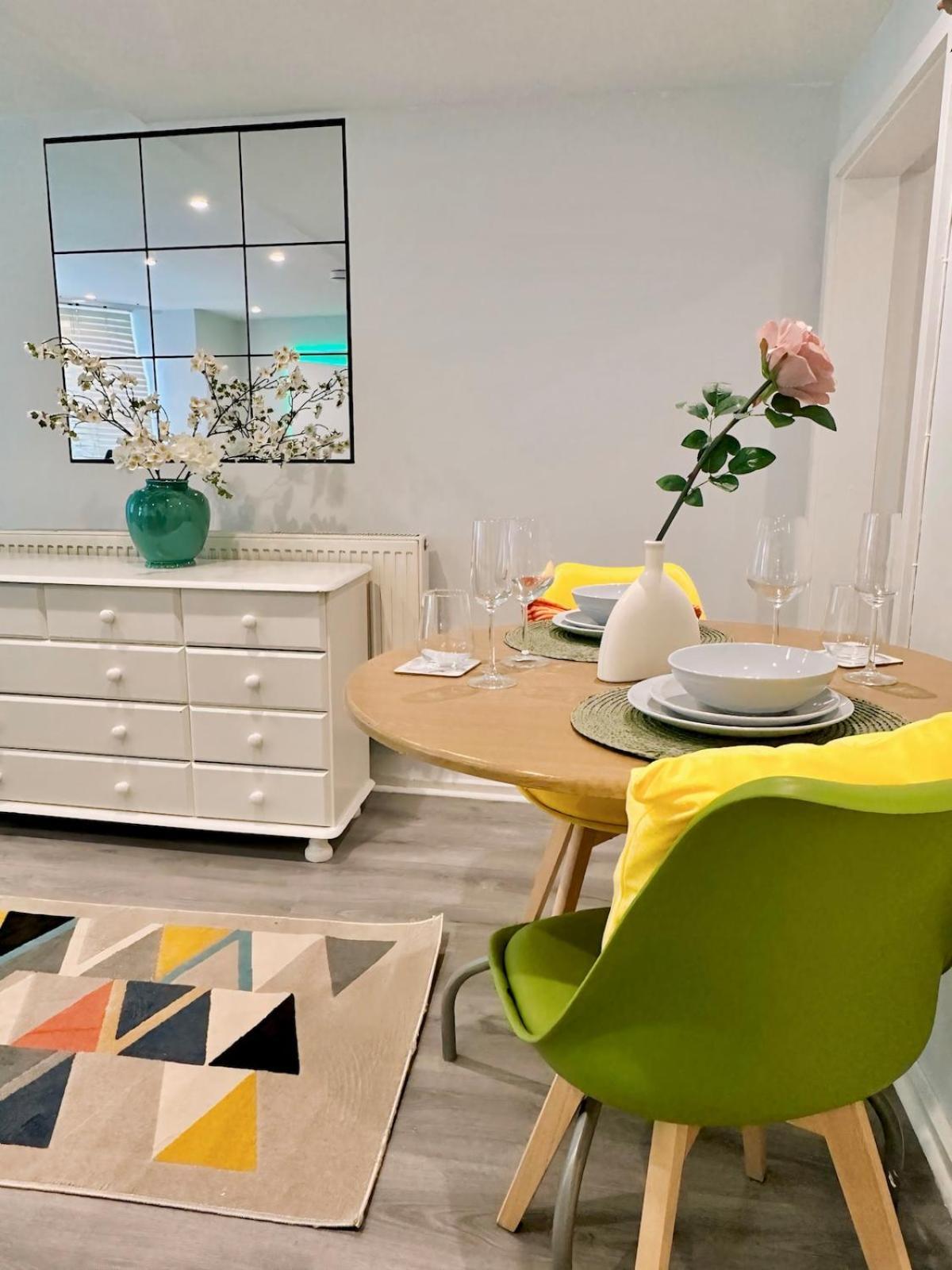Cozy 1 Bedroom House, Sleeps 3 - Long And Short Welcome * Portsmouth