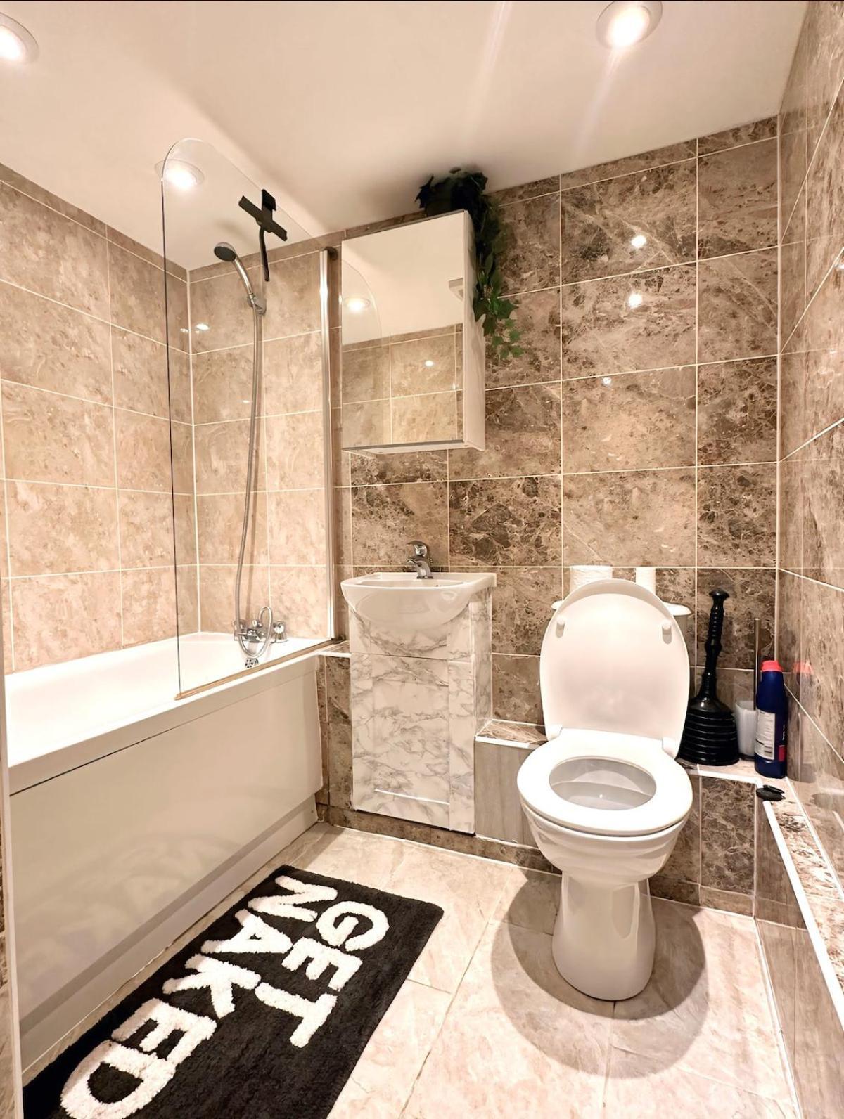 Cozy 1 Bedroom House, Sleeps 3 - Long And Short Welcome Apartment *
