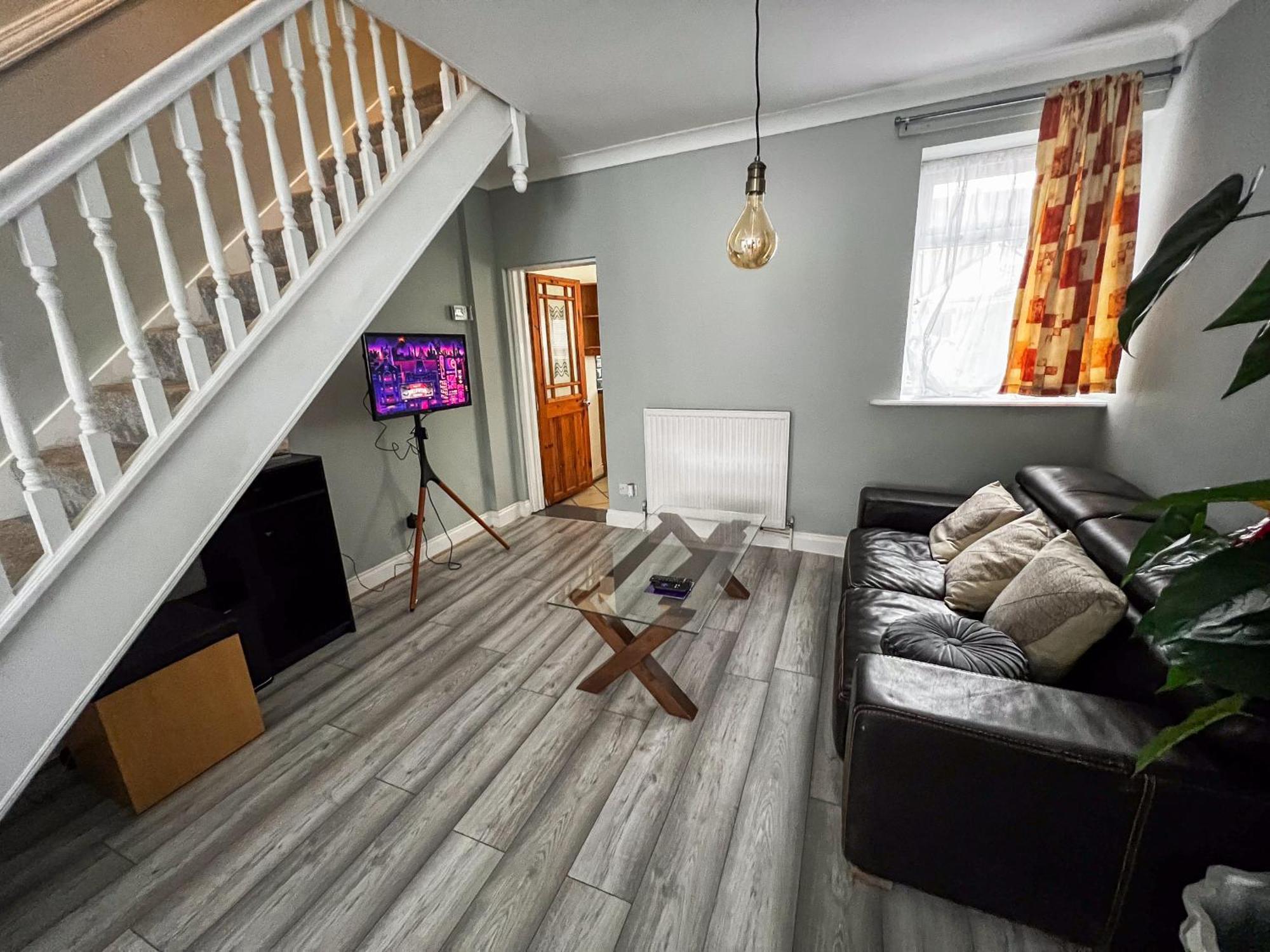 Spacious Retreat - Remote Worker & Family Friendly Portsmouth
