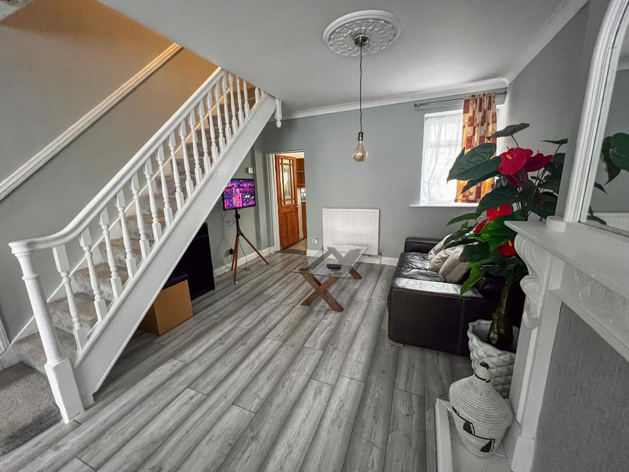 Spacious Retreat - Remote Worker & Family Friendly