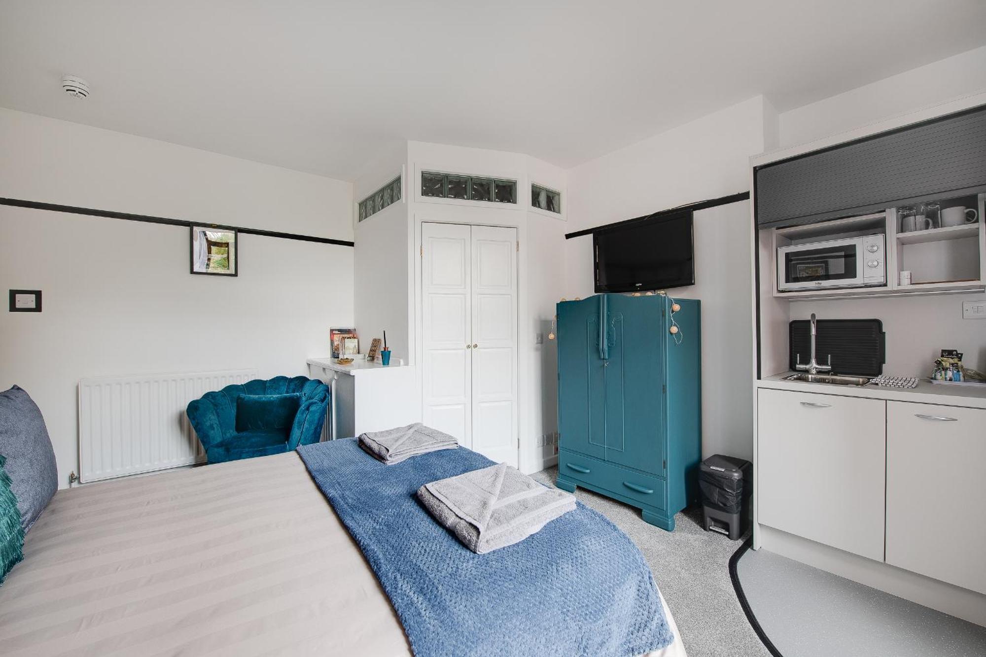 Ferryman By Places To Be Apartment