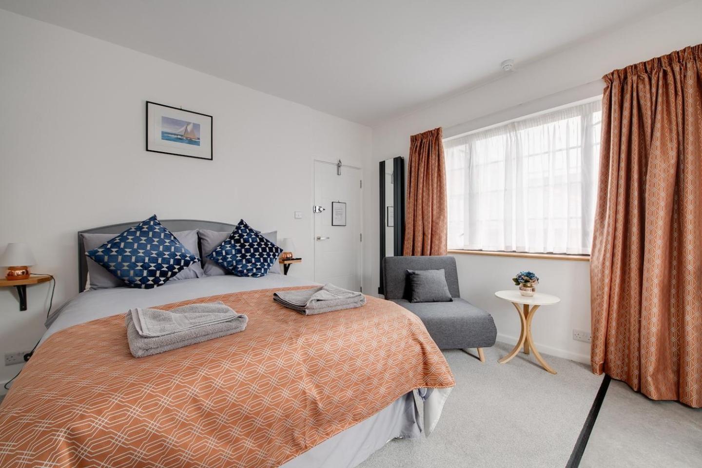 Ferryman By Places To Be Apartment