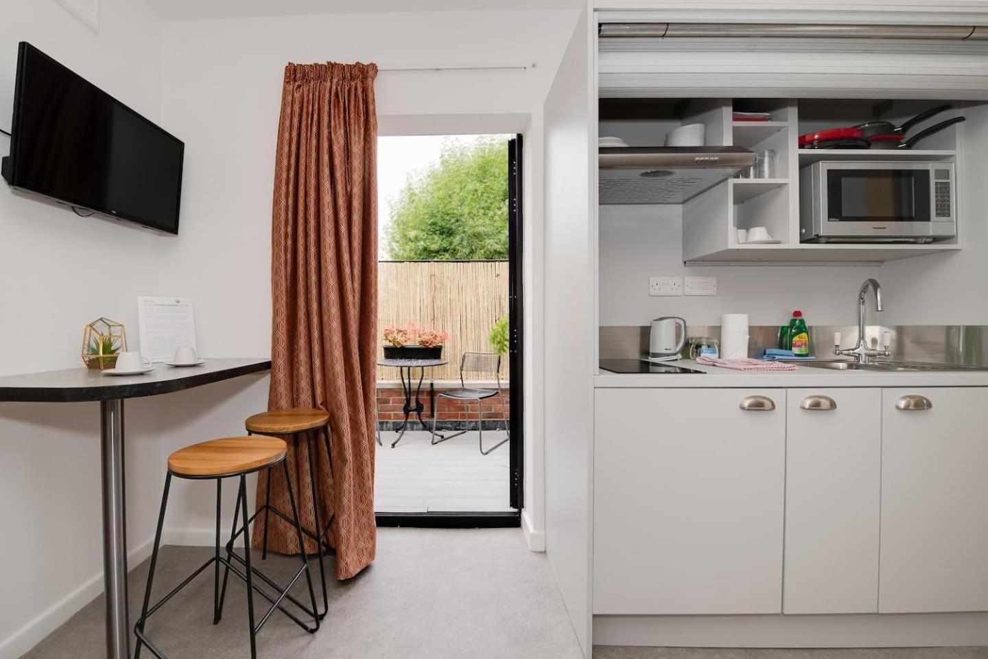 Ferryman By Places To Be Apartment *